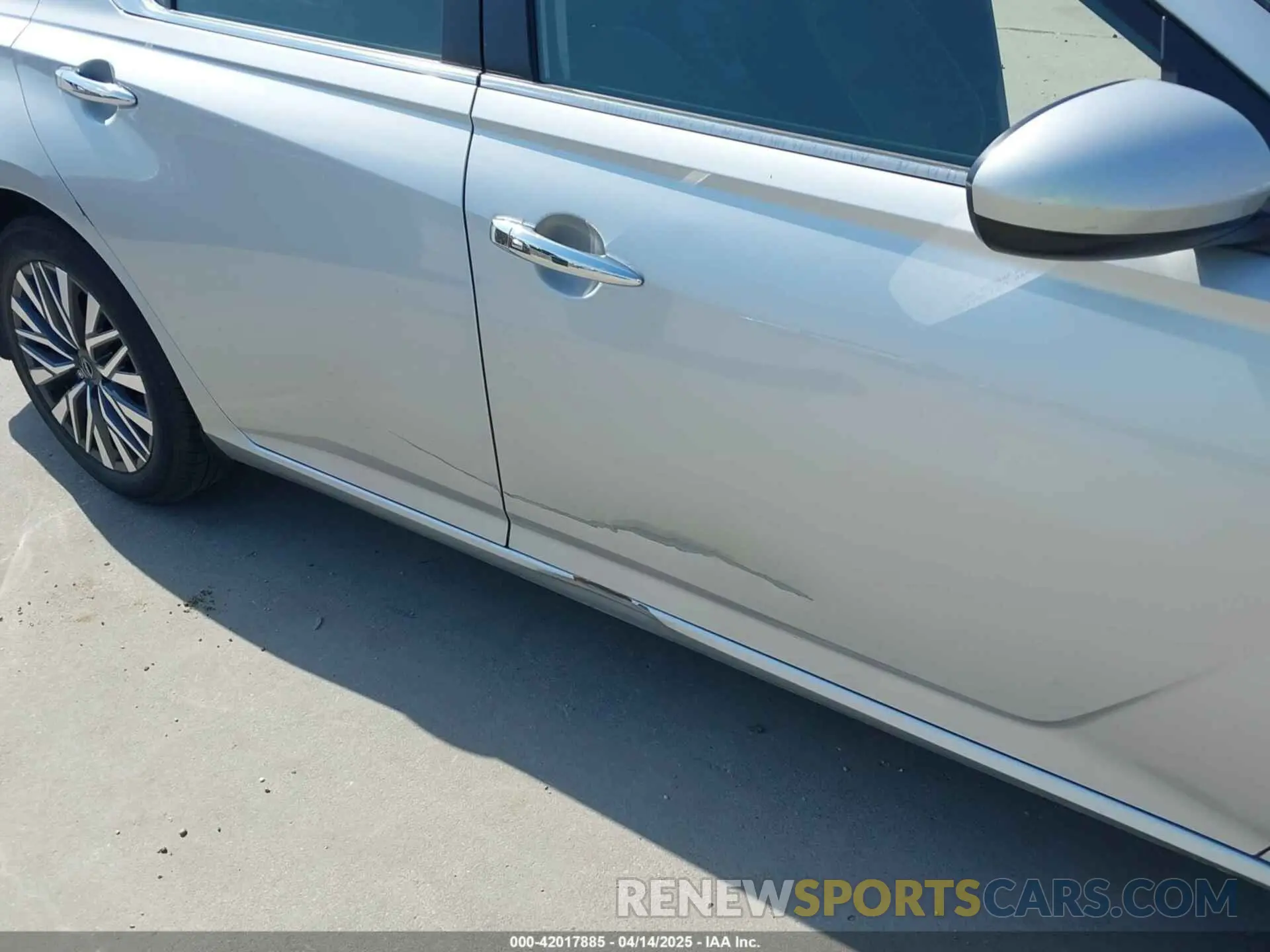 19 Photograph of a damaged car 1N4BL4DV2PN327919 NISSAN ALTIMA 2023