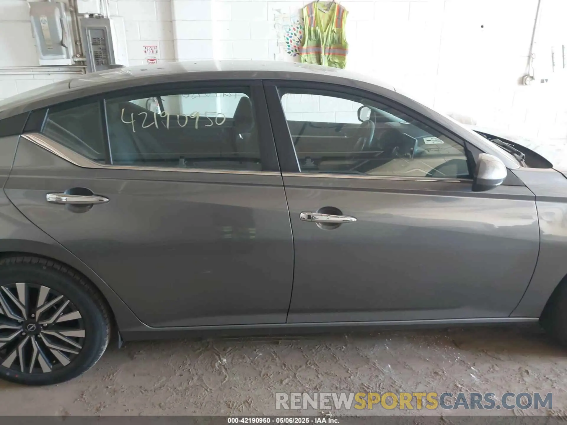 13 Photograph of a damaged car 1N4BL4DV2PN329105 NISSAN ALTIMA 2023