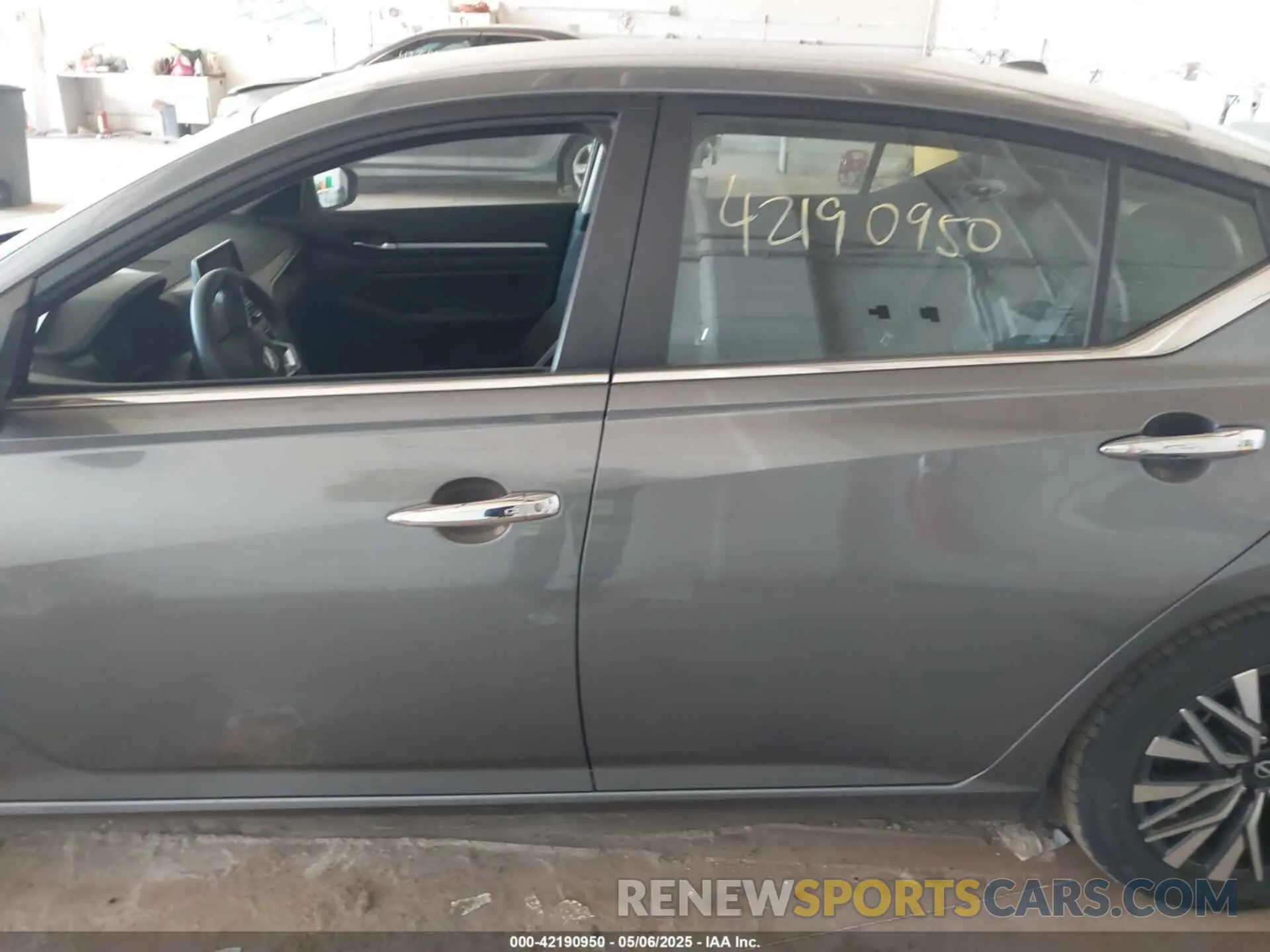 14 Photograph of a damaged car 1N4BL4DV2PN329105 NISSAN ALTIMA 2023