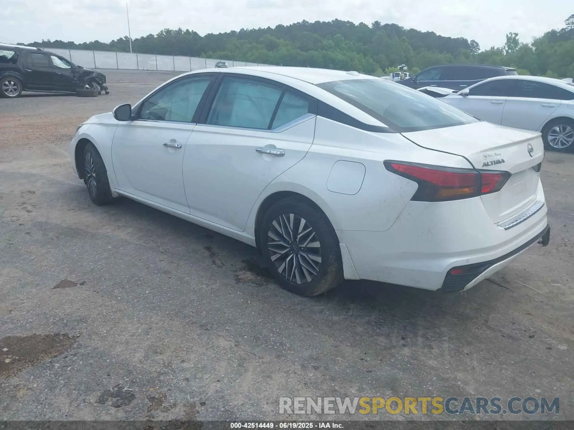 3 Photograph of a damaged car 1N4BL4DV2PN400609 NISSAN ALTIMA 2023