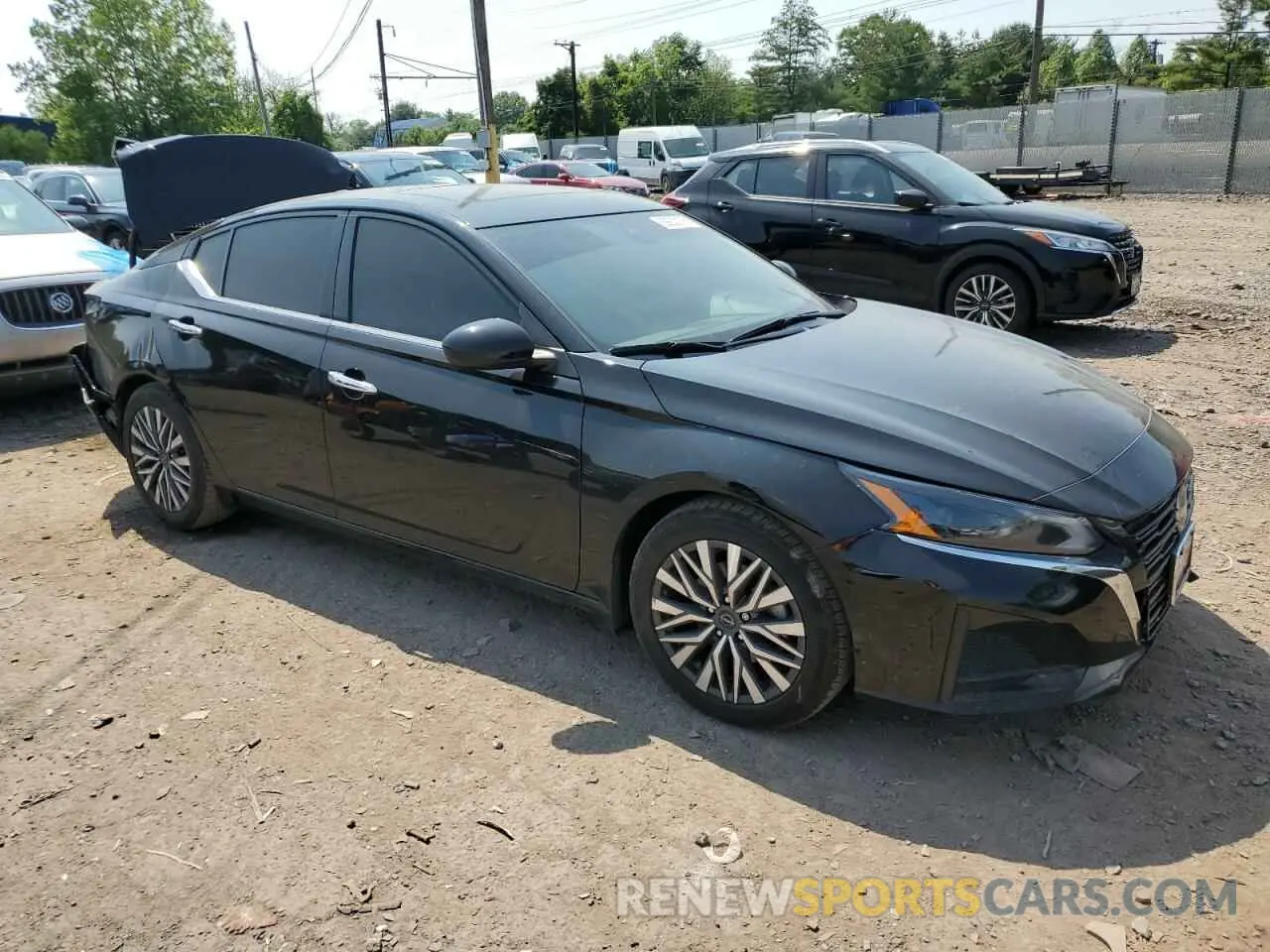 4 Photograph of a damaged car 1N4BL4DV3PN332174 NISSAN ALTIMA 2023