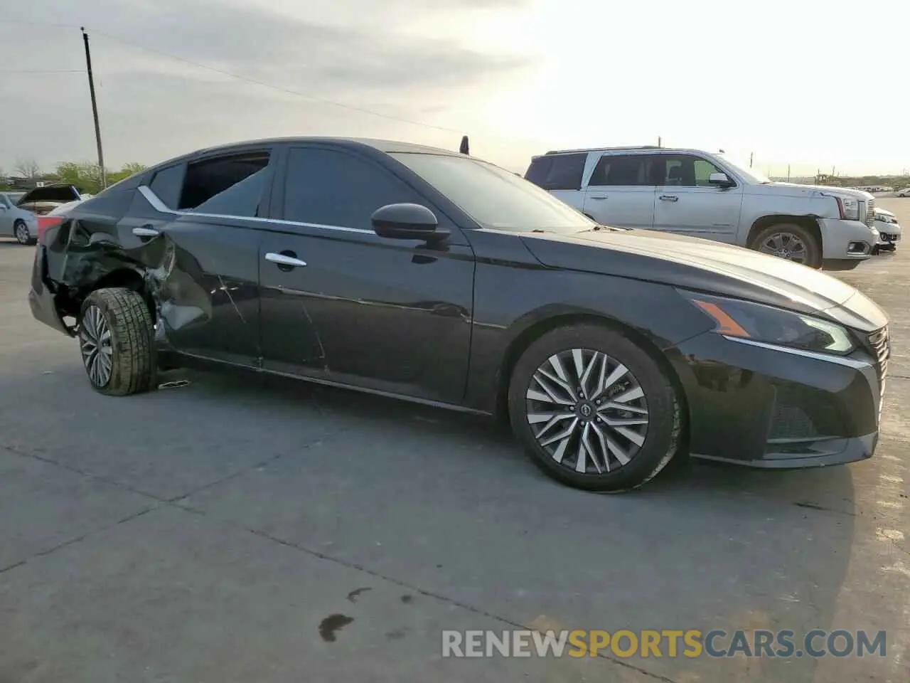 4 Photograph of a damaged car 1N4BL4DV5PN338445 NISSAN ALTIMA 2023