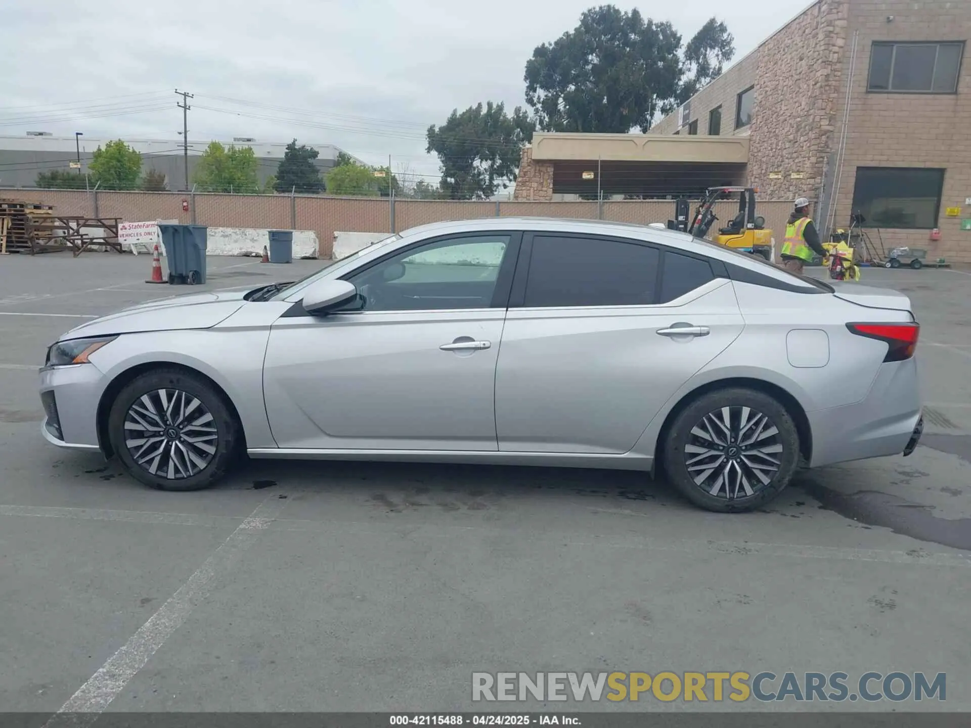 14 Photograph of a damaged car 1N4BL4DV5PN372417 NISSAN ALTIMA 2023