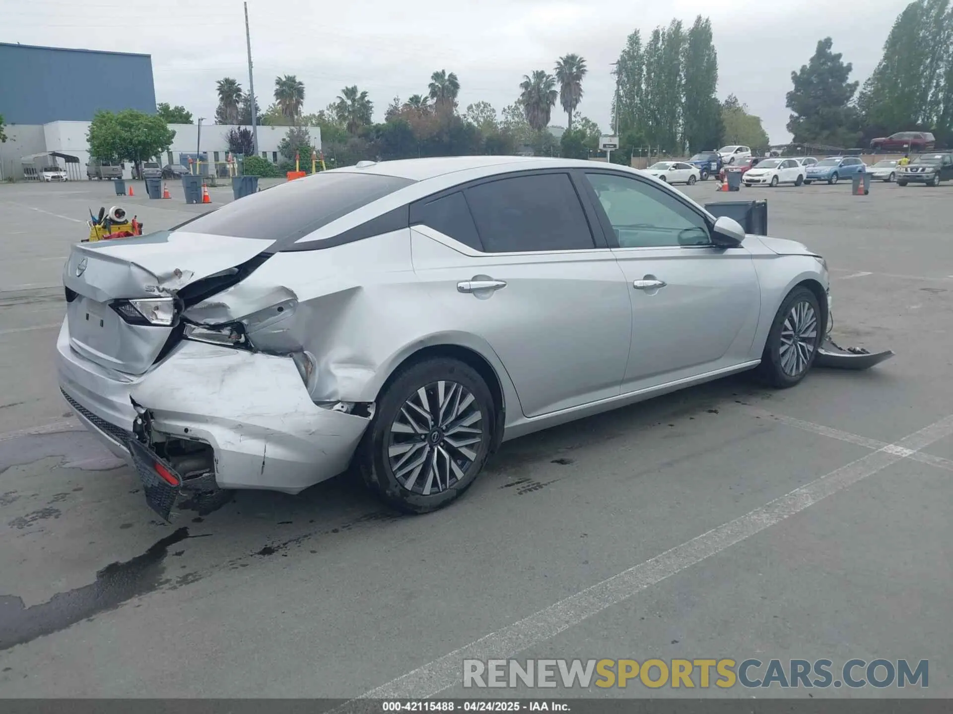 4 Photograph of a damaged car 1N4BL4DV5PN372417 NISSAN ALTIMA 2023