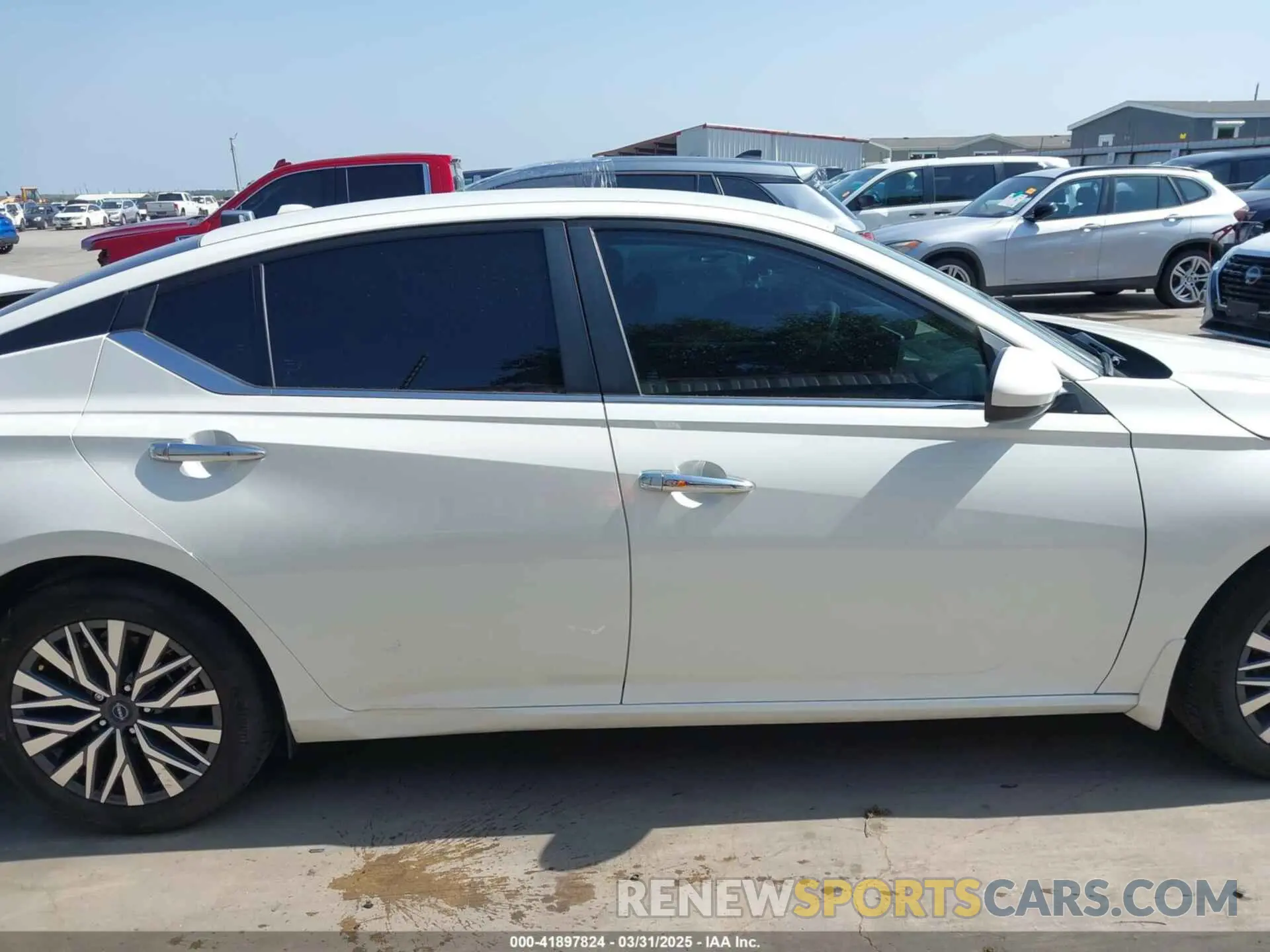 14 Photograph of a damaged car 1N4BL4DV5PN425648 NISSAN ALTIMA 2023