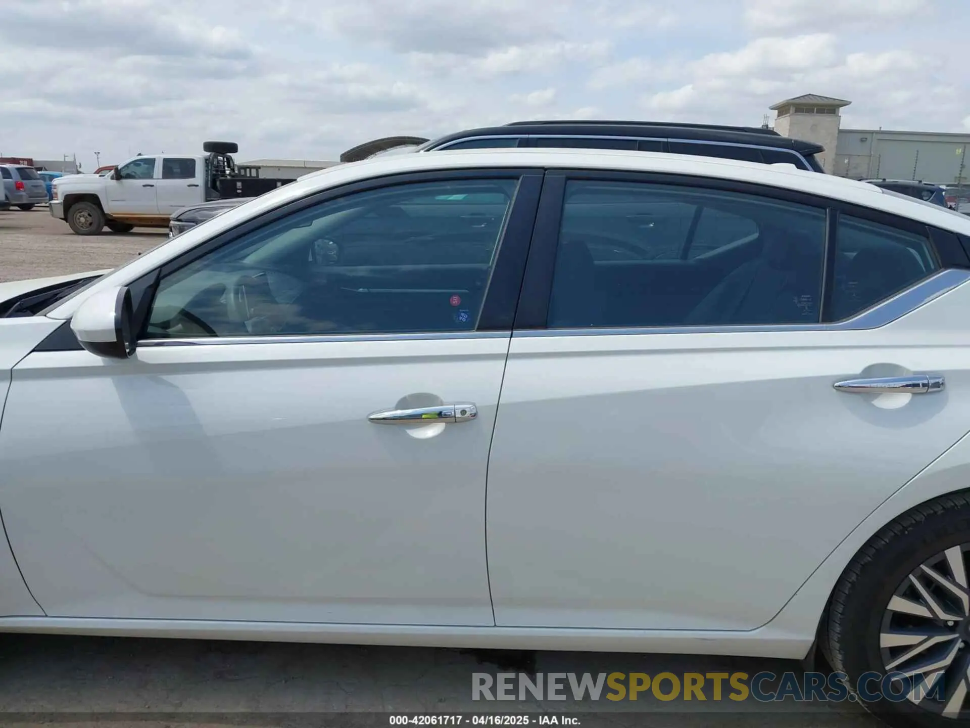 14 Photograph of a damaged car 1N4BL4DV7PN343145 NISSAN ALTIMA 2023