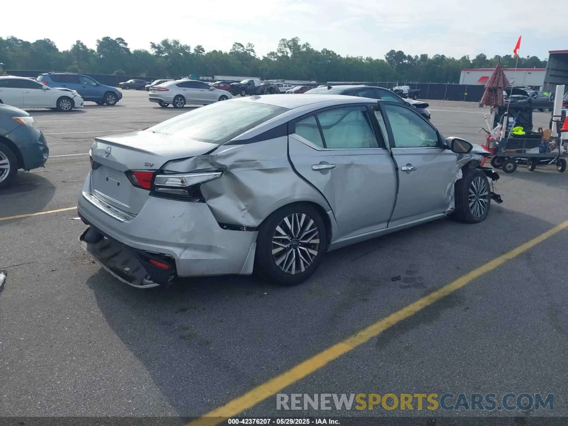 4 Photograph of a damaged car 1N4BL4DV8PN379930 NISSAN ALTIMA 2023
