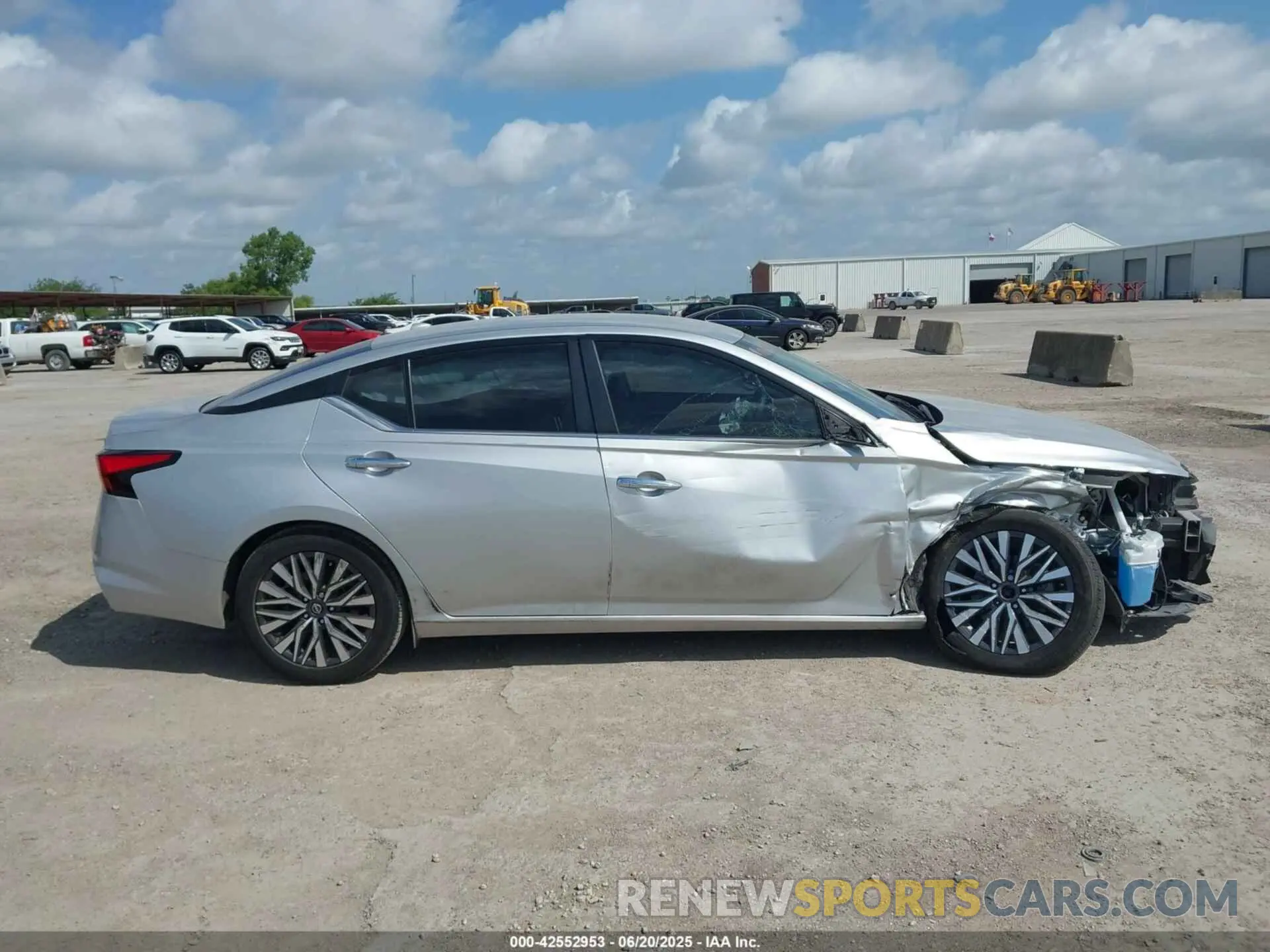 13 Photograph of a damaged car 1N4BL4DV9PN424258 NISSAN ALTIMA 2023