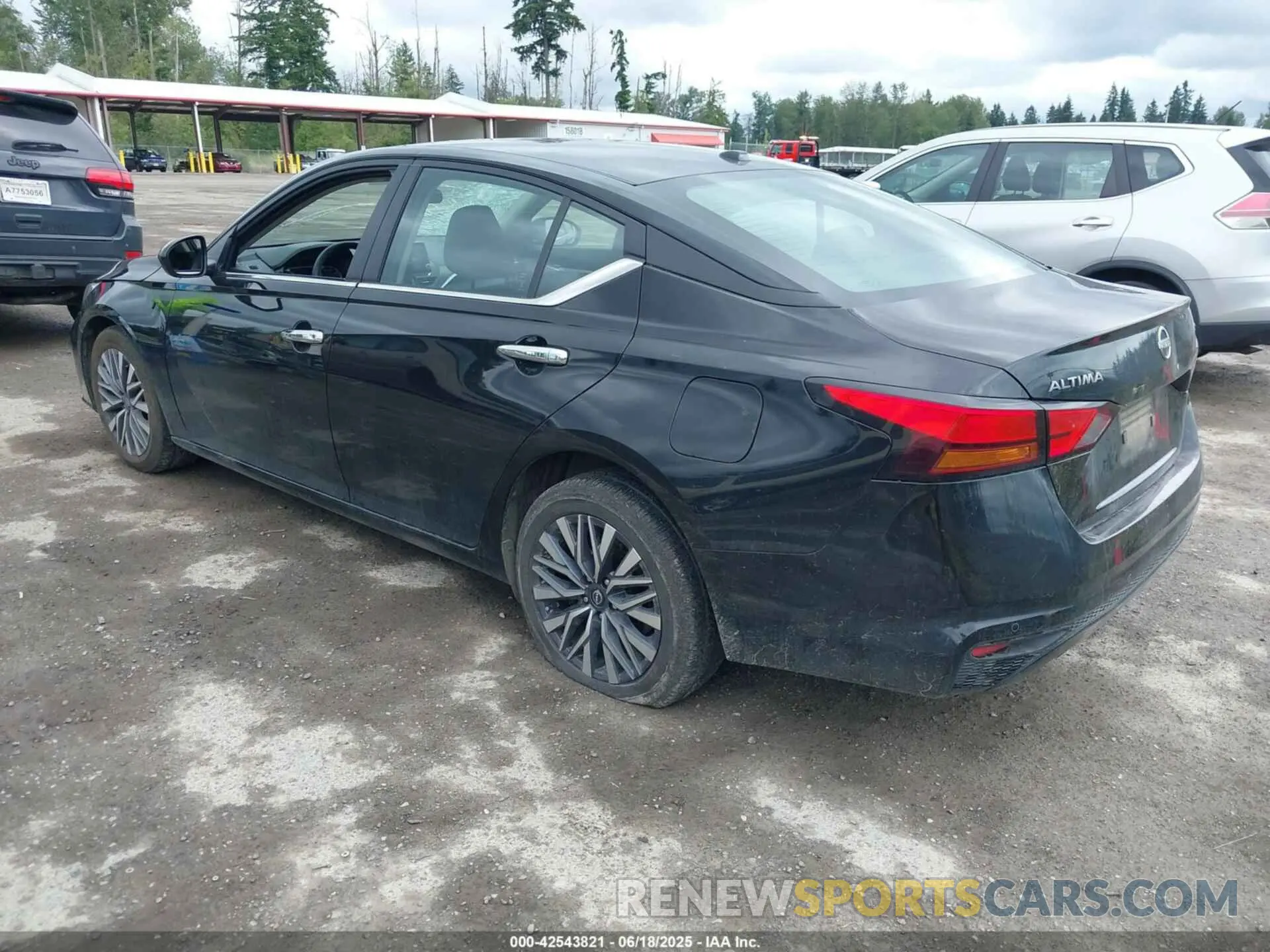 3 Photograph of a damaged car 1N4BL4DVXPN370615 NISSAN ALTIMA 2023