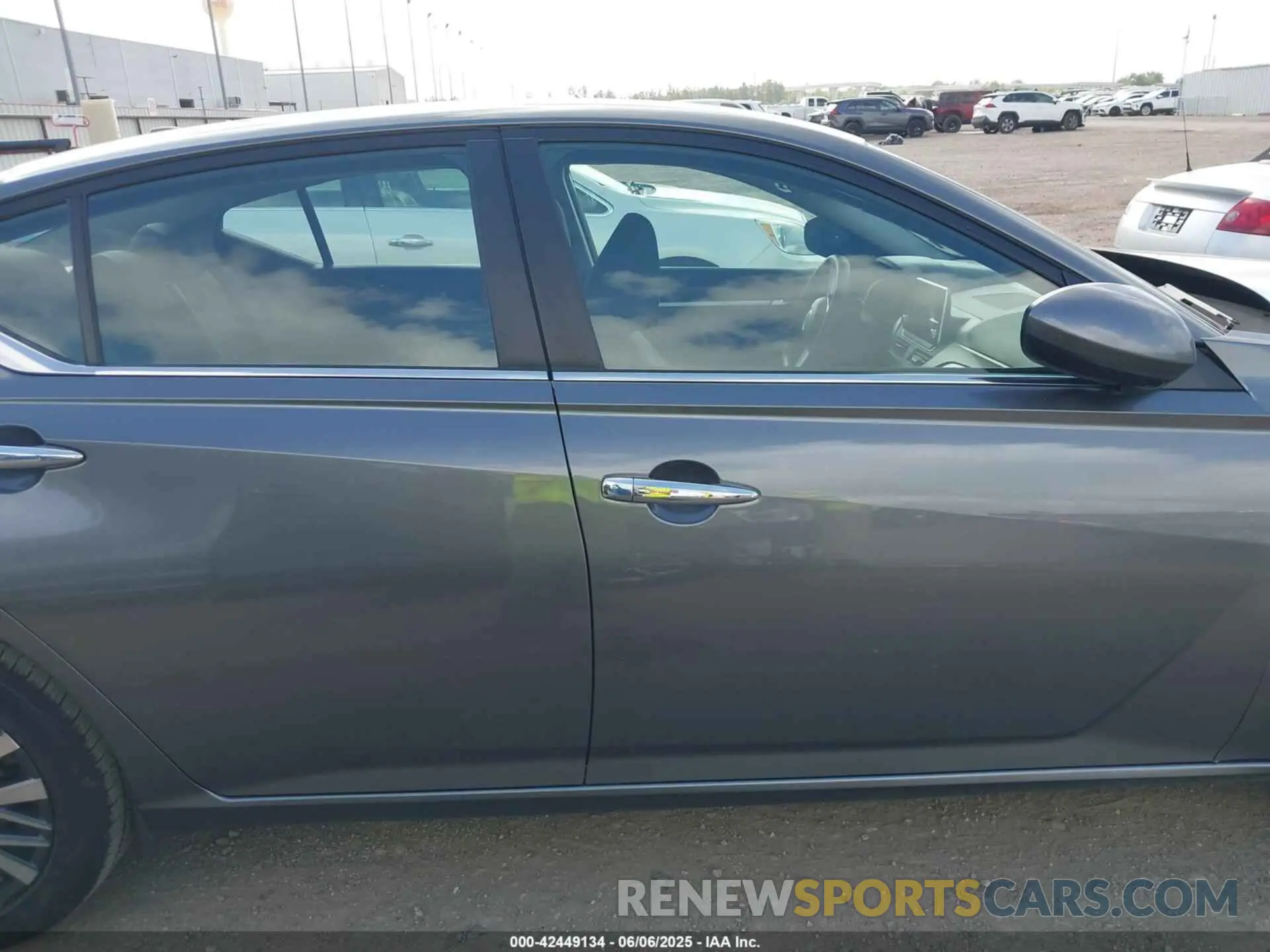 14 Photograph of a damaged car 1N4BL4DVXPN392033 NISSAN ALTIMA 2023