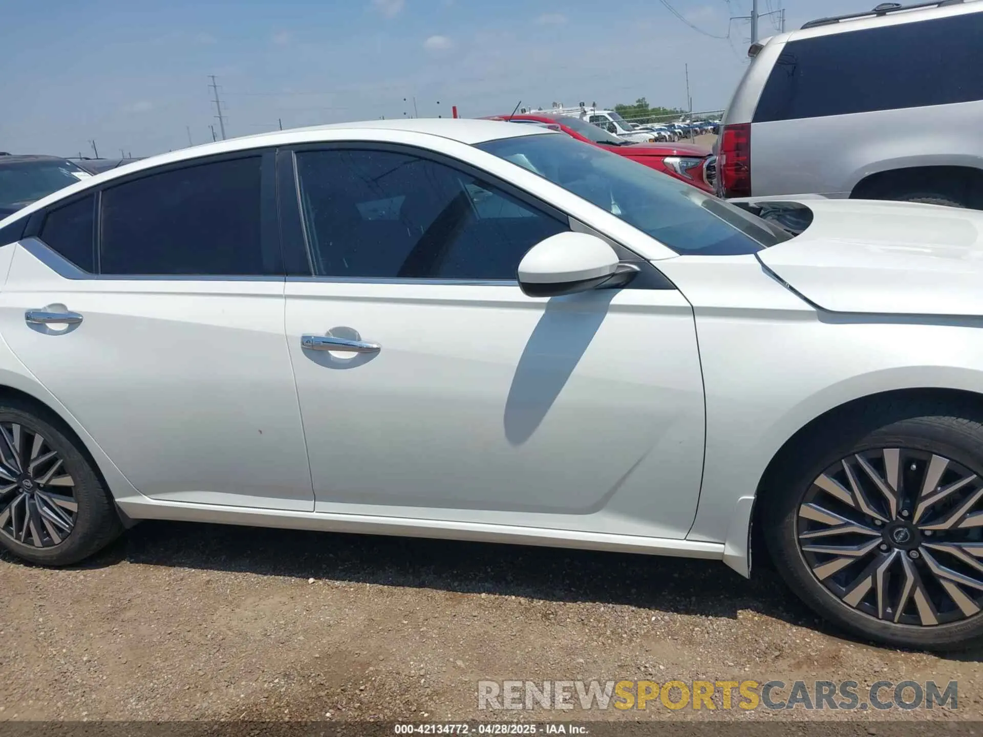 14 Photograph of a damaged car 1N4BL4DVXPN416296 NISSAN ALTIMA 2023