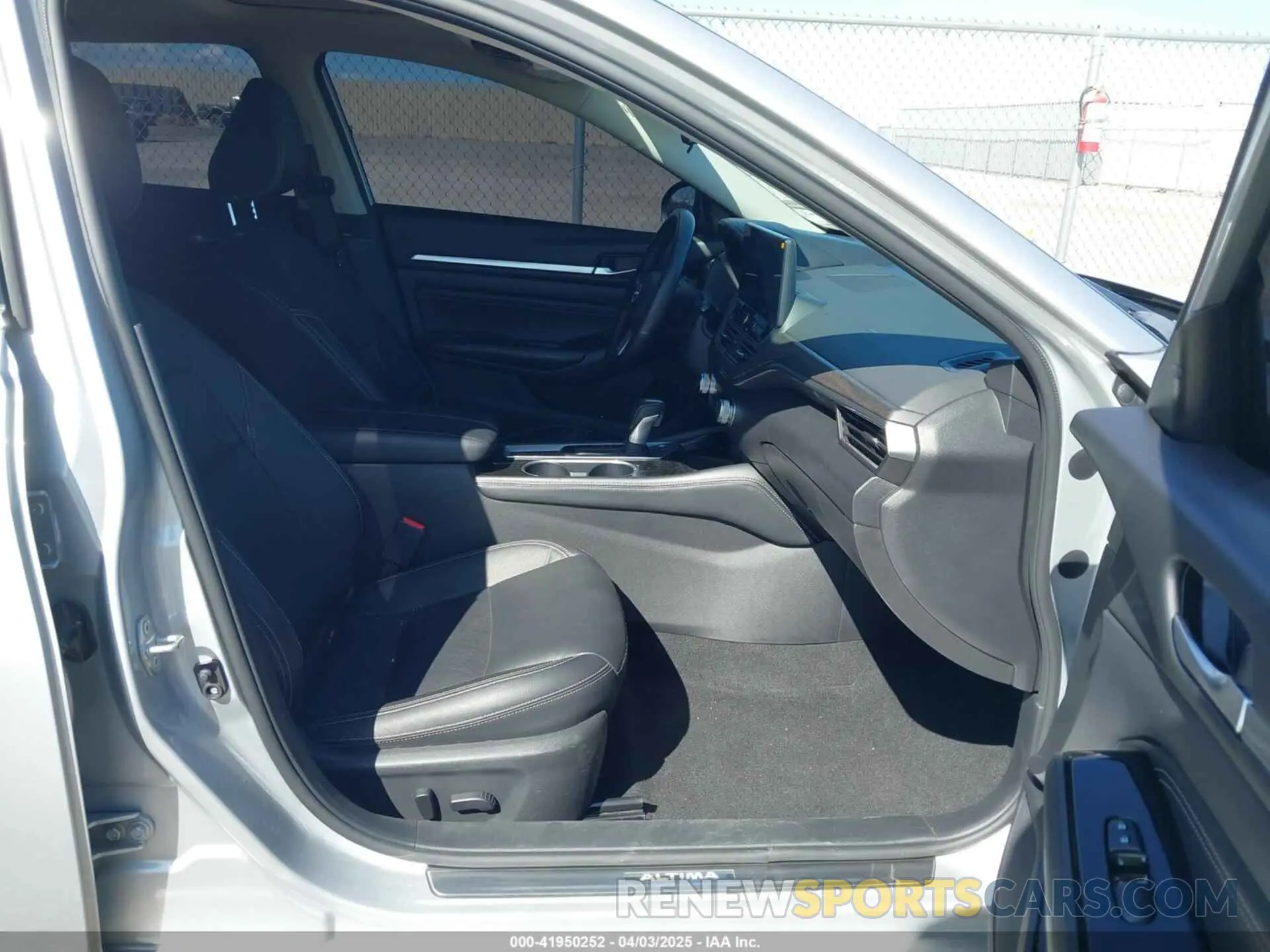 5 Photograph of a damaged car 1N4BL4EV5PN348875 NISSAN ALTIMA 2023