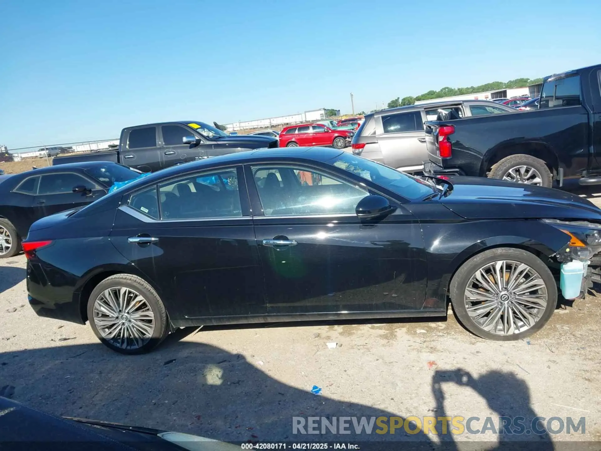 14 Photograph of a damaged car 1N4BL4EV6PN384753 NISSAN ALTIMA 2023