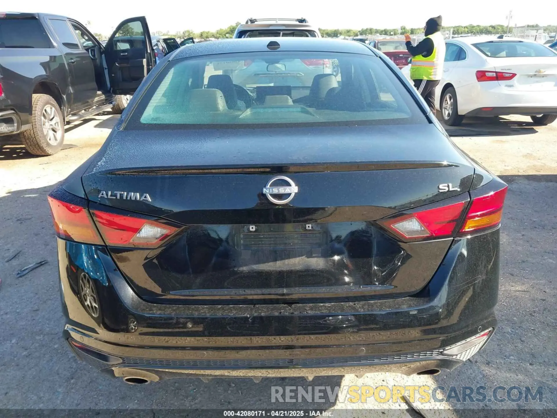 17 Photograph of a damaged car 1N4BL4EV6PN384753 NISSAN ALTIMA 2023