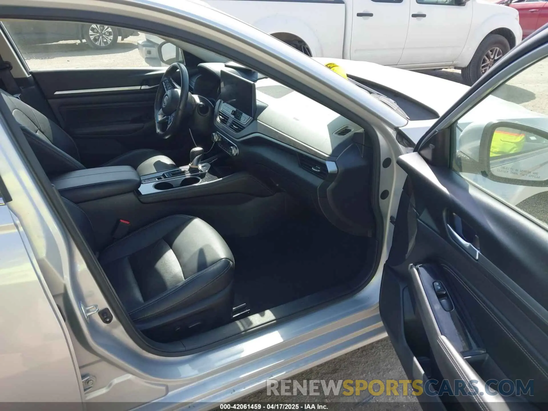 5 Photograph of a damaged car 1N4BL4EV7PN370313 NISSAN ALTIMA 2023