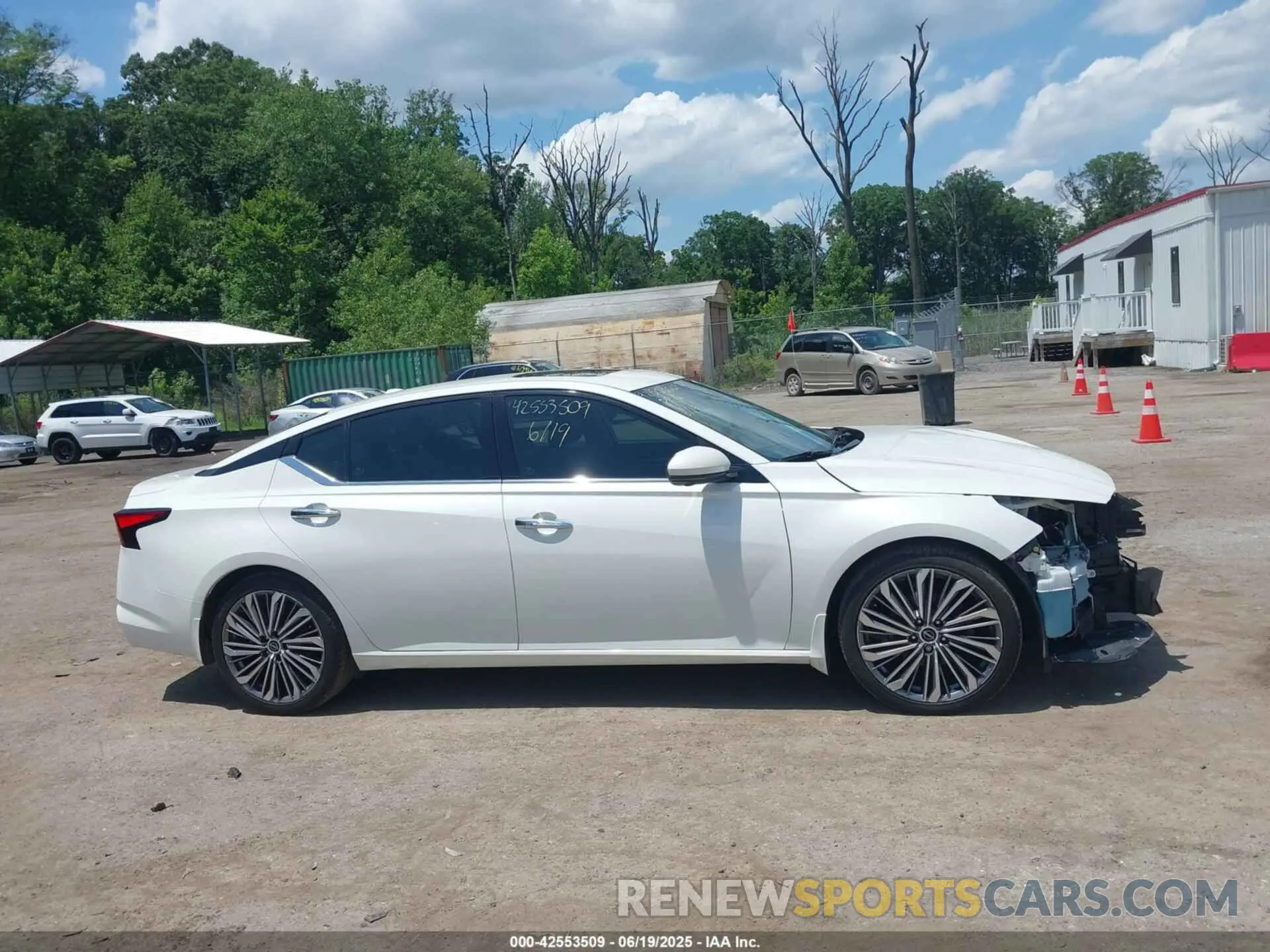 13 Photograph of a damaged car 1N4BL4EV7PN406789 NISSAN ALTIMA 2023