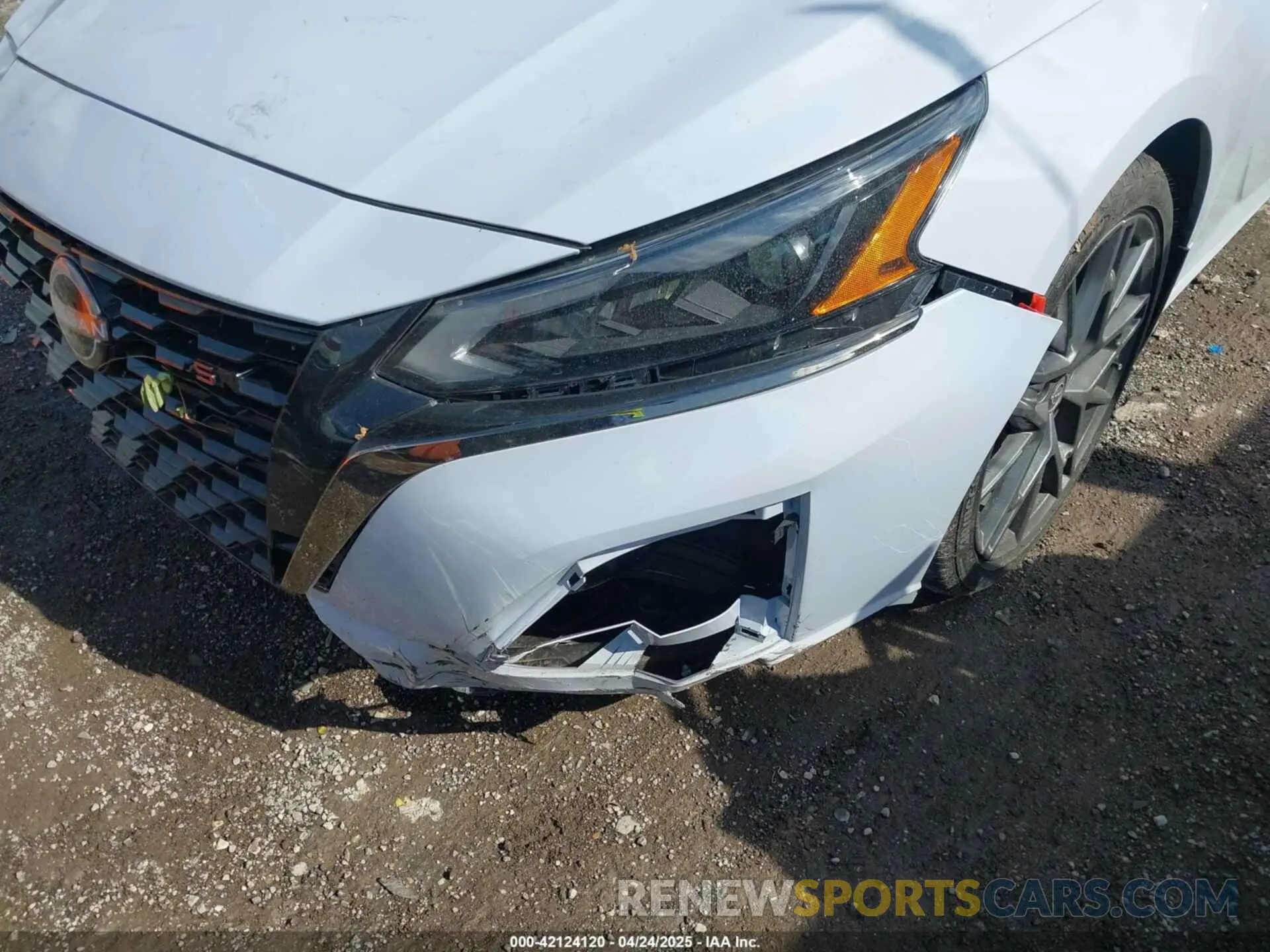 17 Photograph of a damaged car 1N4AL4CV0RN357551 NISSAN ALTIMA 2024
