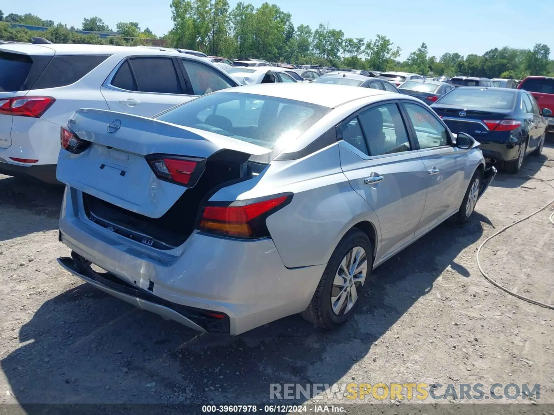 4 Photograph of a damaged car 1N4BL4BV3RN374625 NISSAN ALTIMA 2024