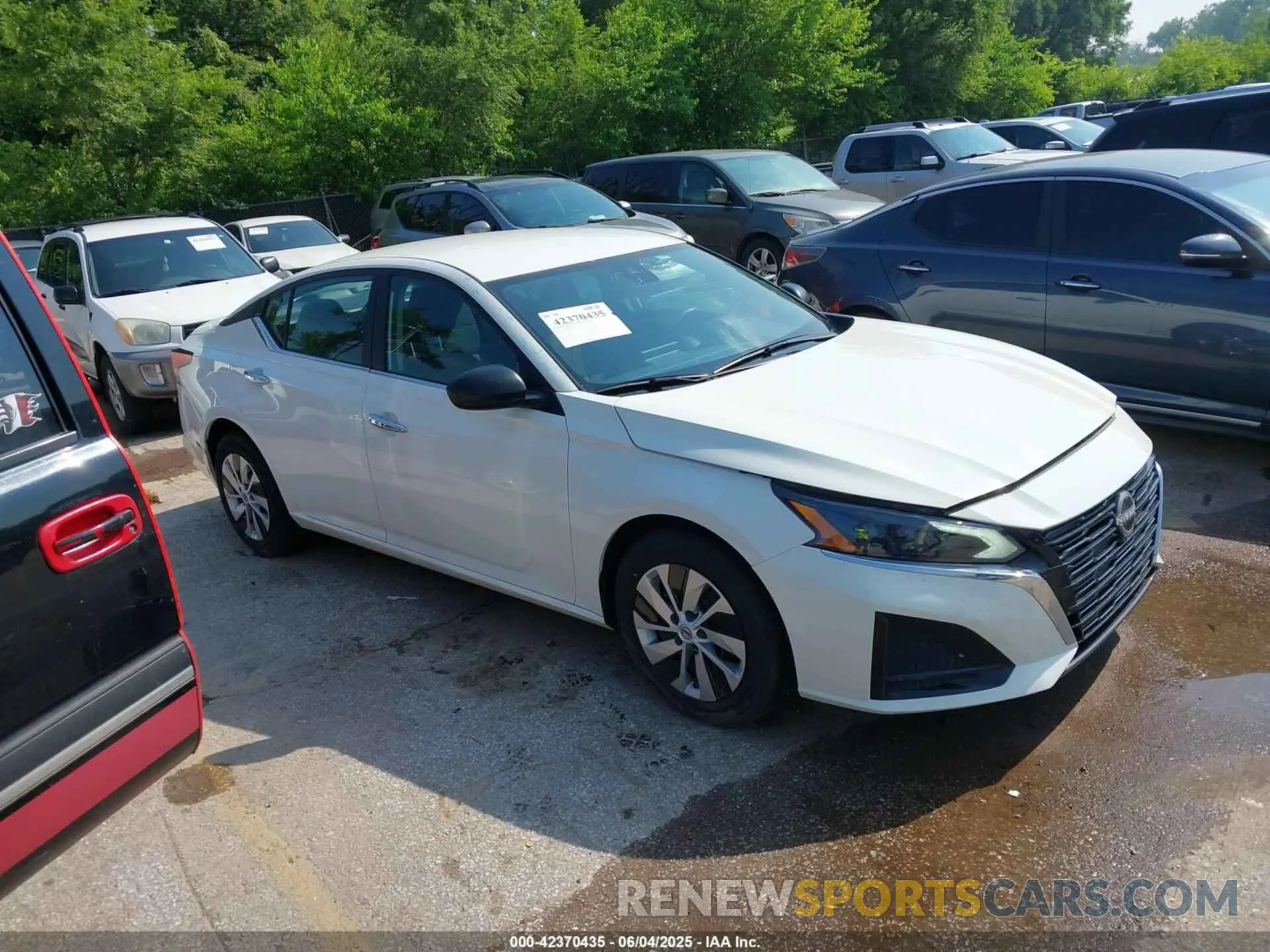 13 Photograph of a damaged car 1N4BL4BV3RN389190 NISSAN ALTIMA 2024