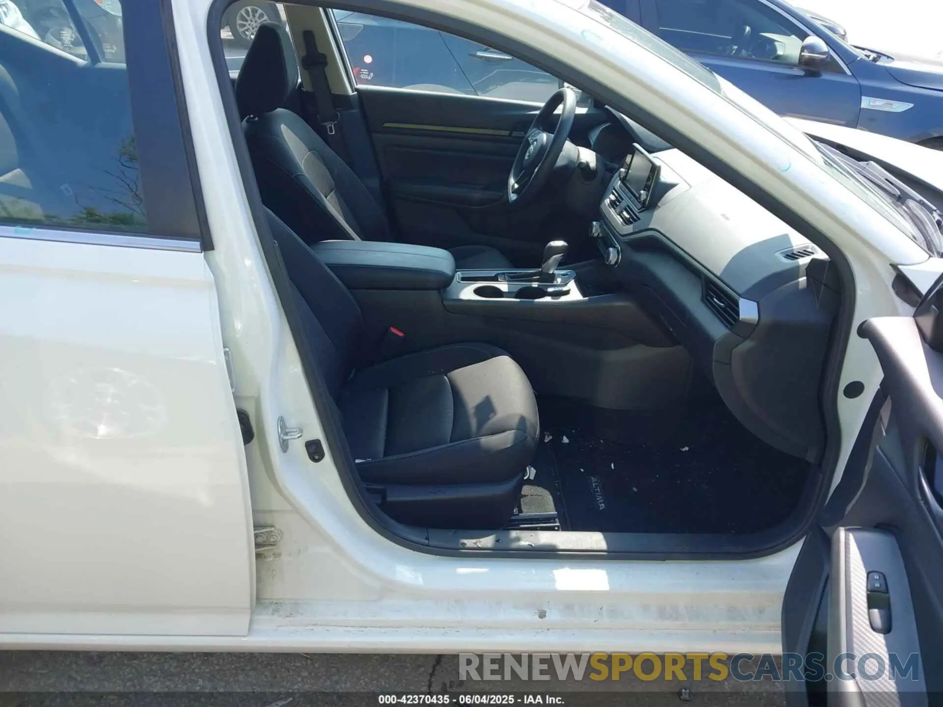 5 Photograph of a damaged car 1N4BL4BV3RN389190 NISSAN ALTIMA 2024