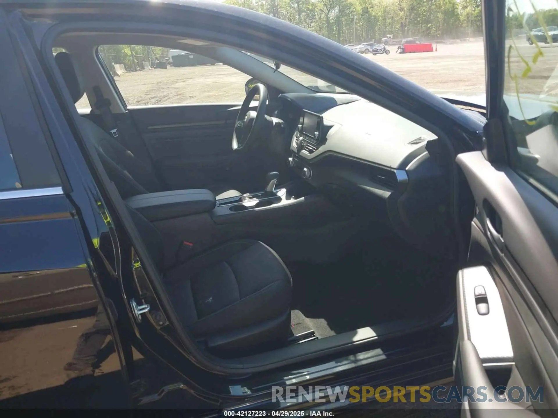 5 Photograph of a damaged car 1N4BL4BV3RN404075 NISSAN ALTIMA 2024