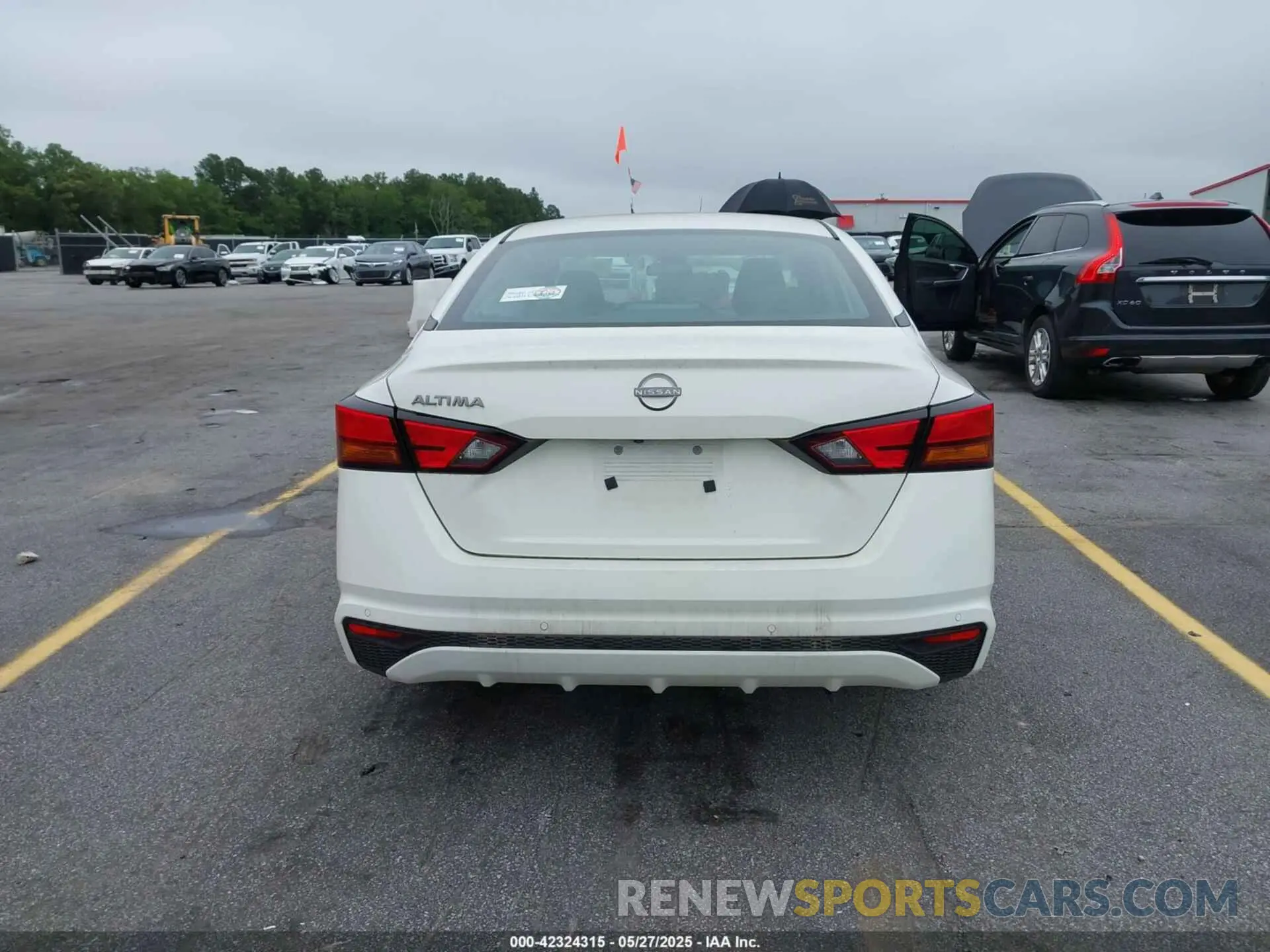 17 Photograph of a damaged car 1N4BL4BV8RN334816 NISSAN ALTIMA 2024