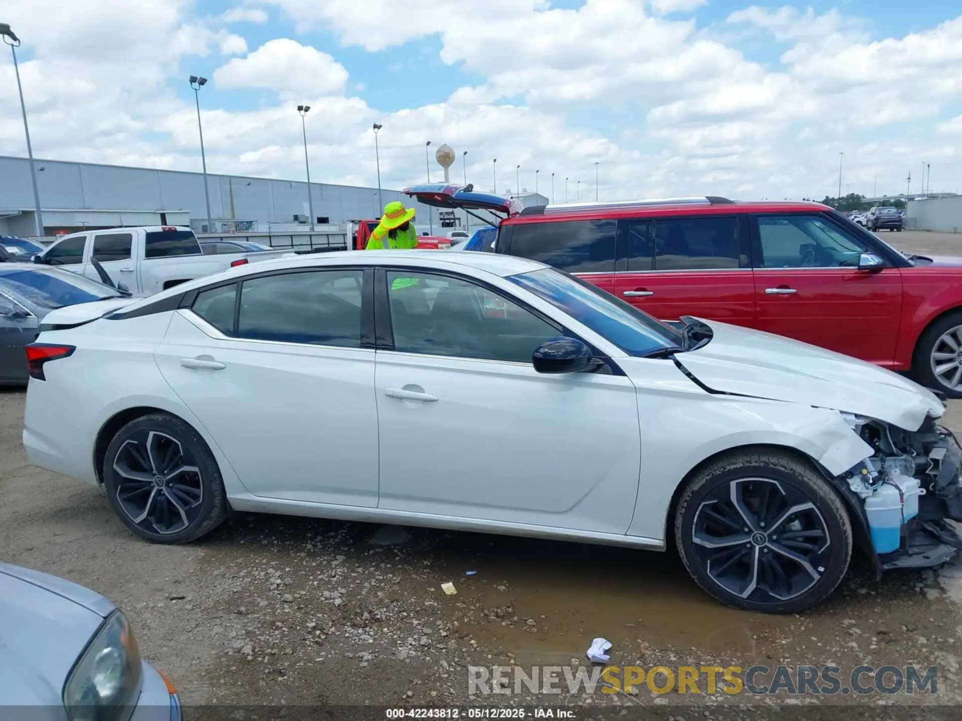 14 Photograph of a damaged car 1N4BL4CV1RN367154 NISSAN ALTIMA 2024