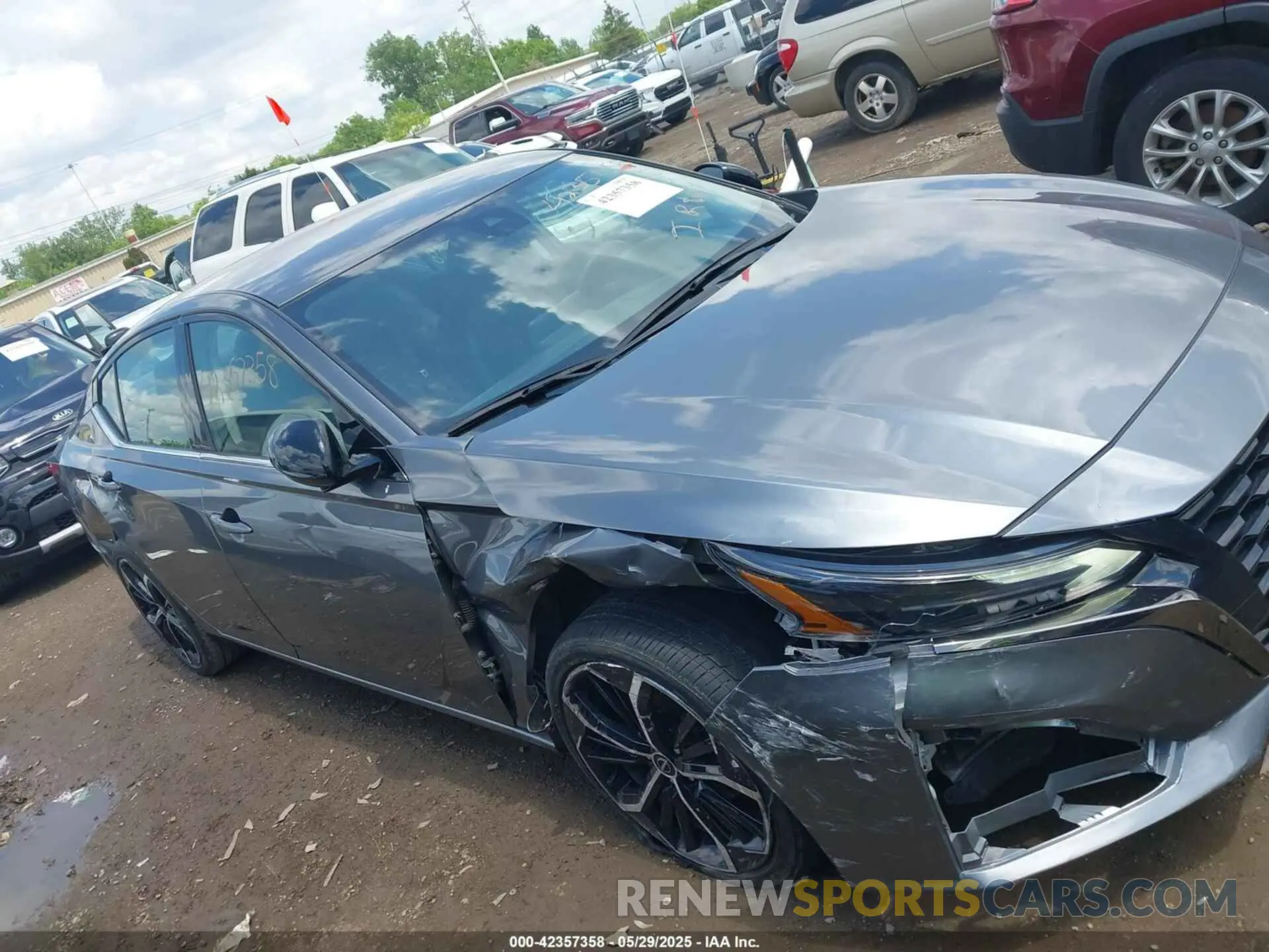 13 Photograph of a damaged car 1N4BL4CV4RN333368 NISSAN ALTIMA 2024