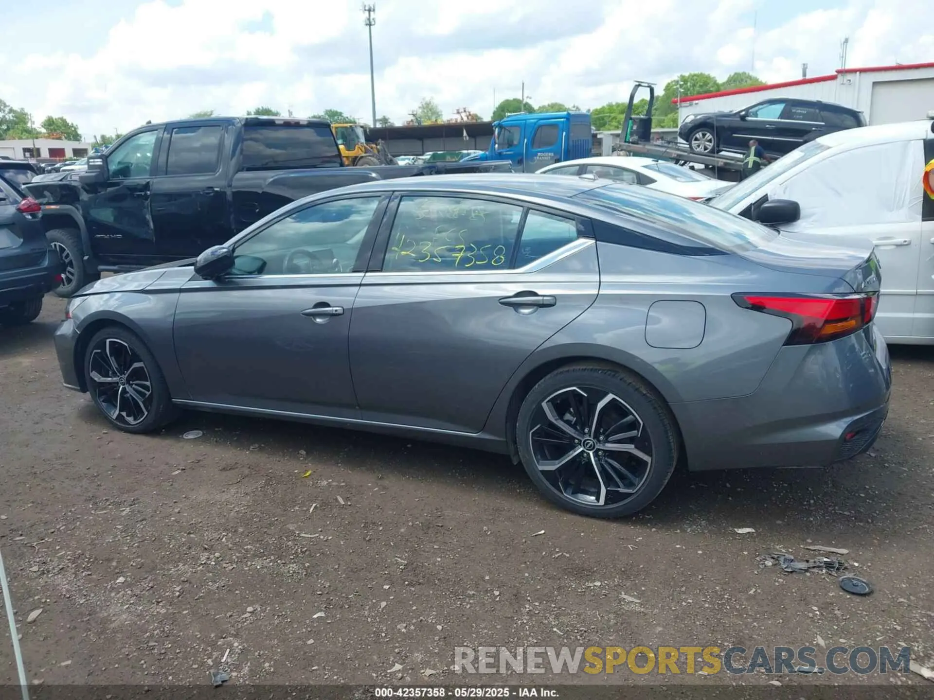 14 Photograph of a damaged car 1N4BL4CV4RN333368 NISSAN ALTIMA 2024