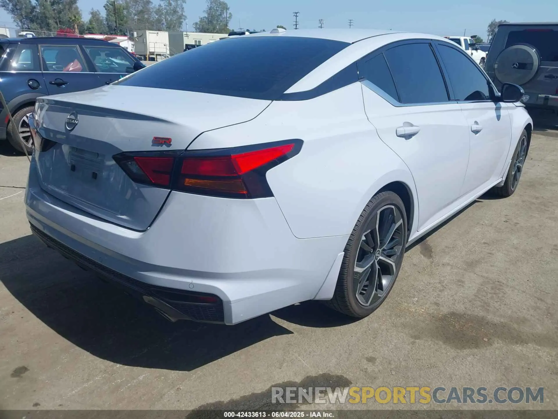 4 Photograph of a damaged car 1N4BL4CV4RN339414 NISSAN ALTIMA 2024