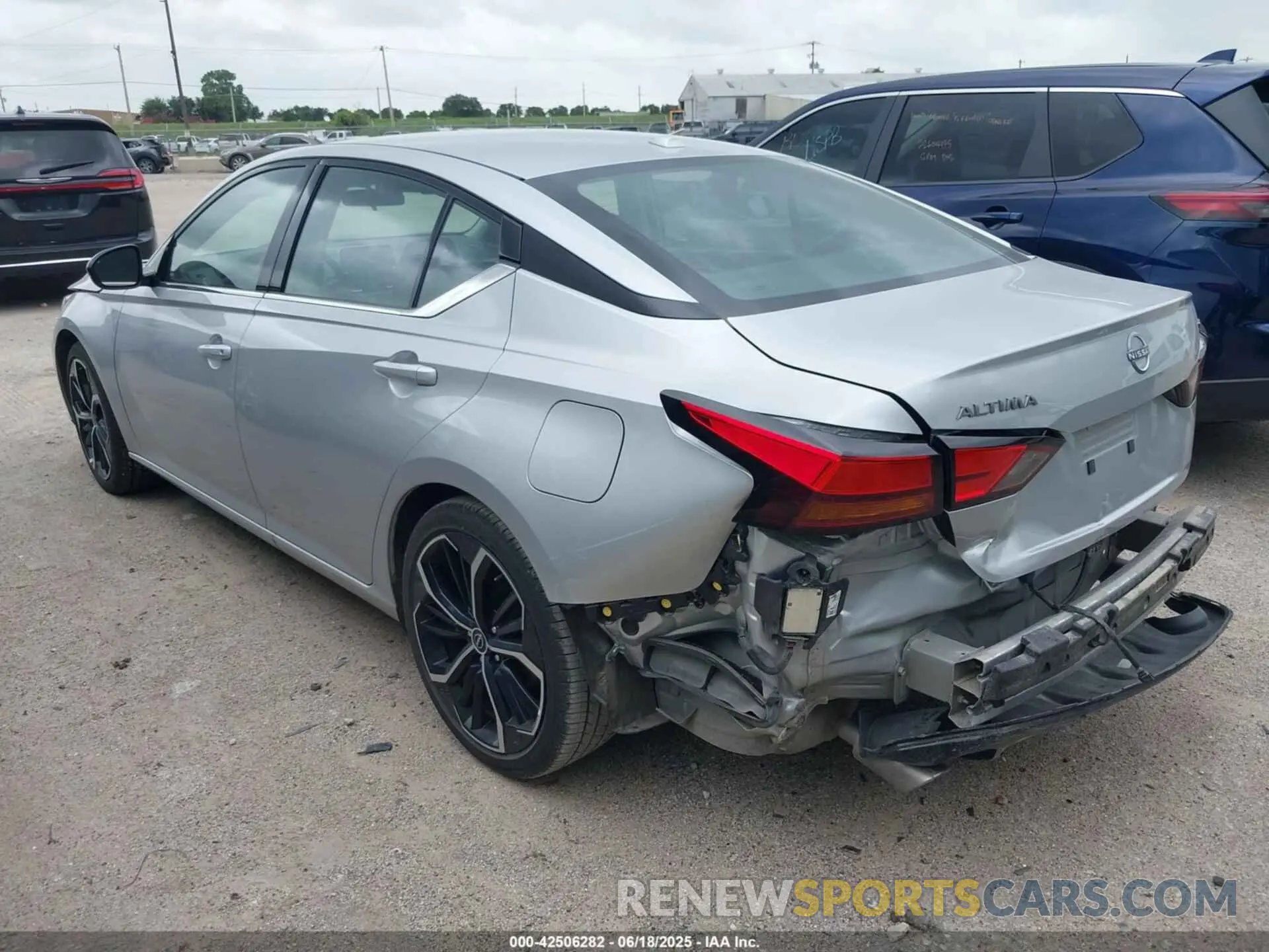 3 Photograph of a damaged car 1N4BL4CV5RN430126 NISSAN ALTIMA 2024