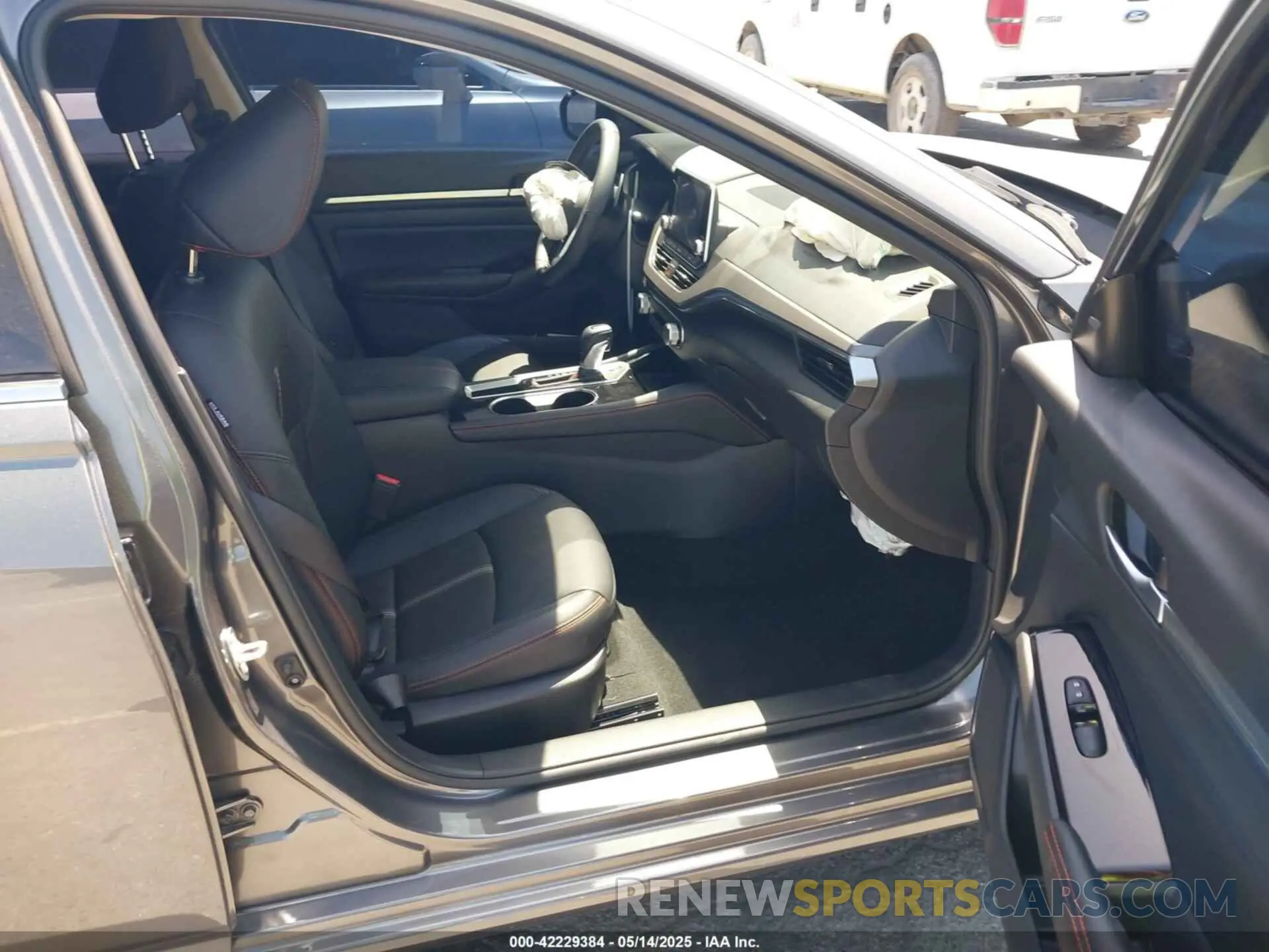 5 Photograph of a damaged car 1N4BL4CV6RN377307 NISSAN ALTIMA 2024