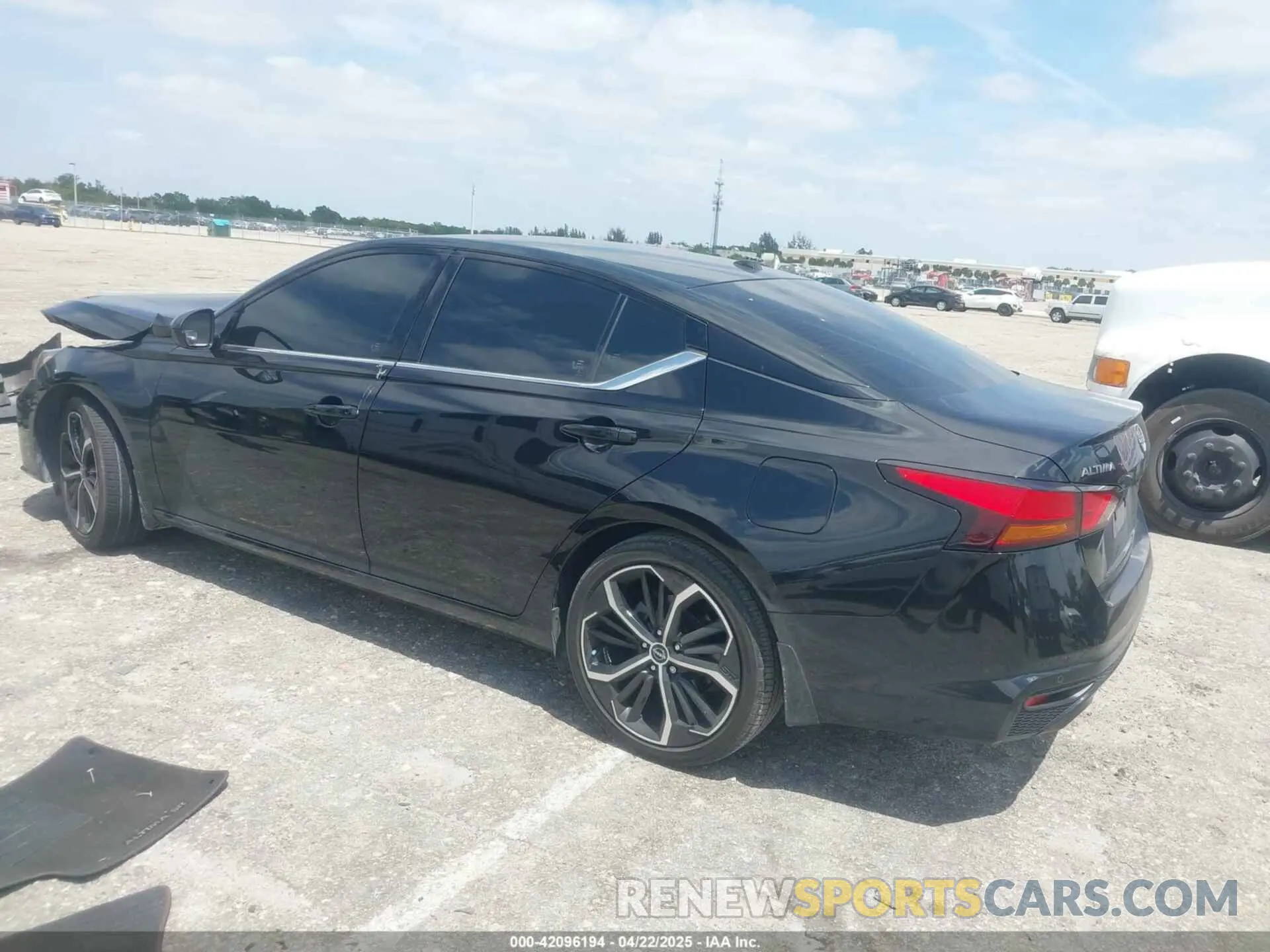 3 Photograph of a damaged car 1N4BL4CV8RN312278 NISSAN ALTIMA 2024