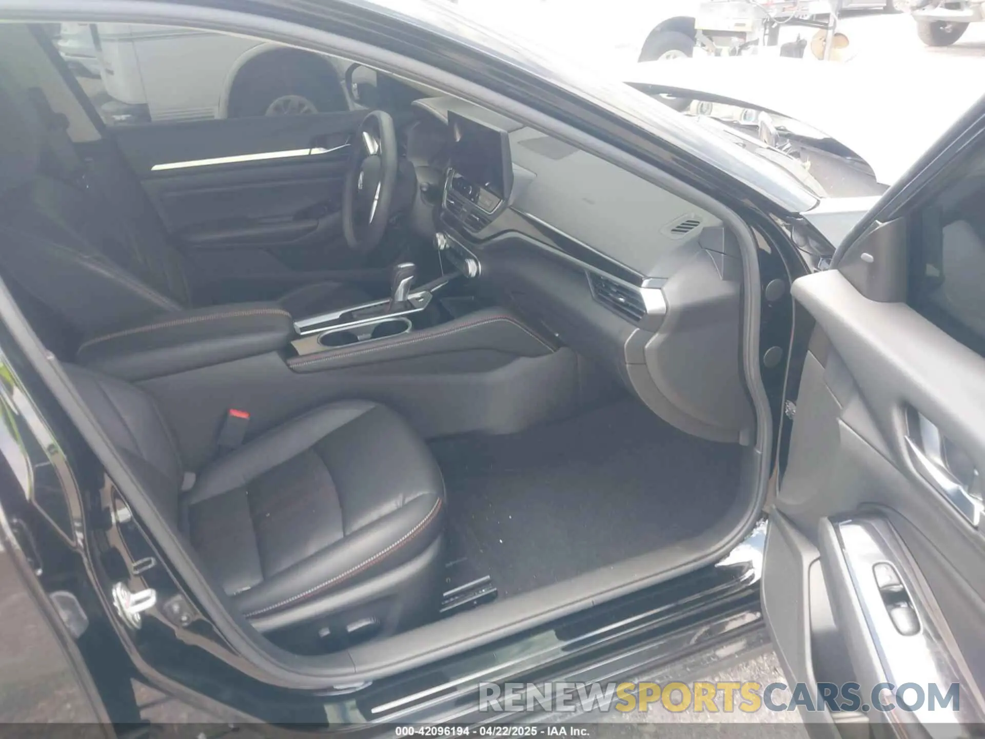 5 Photograph of a damaged car 1N4BL4CV8RN312278 NISSAN ALTIMA 2024