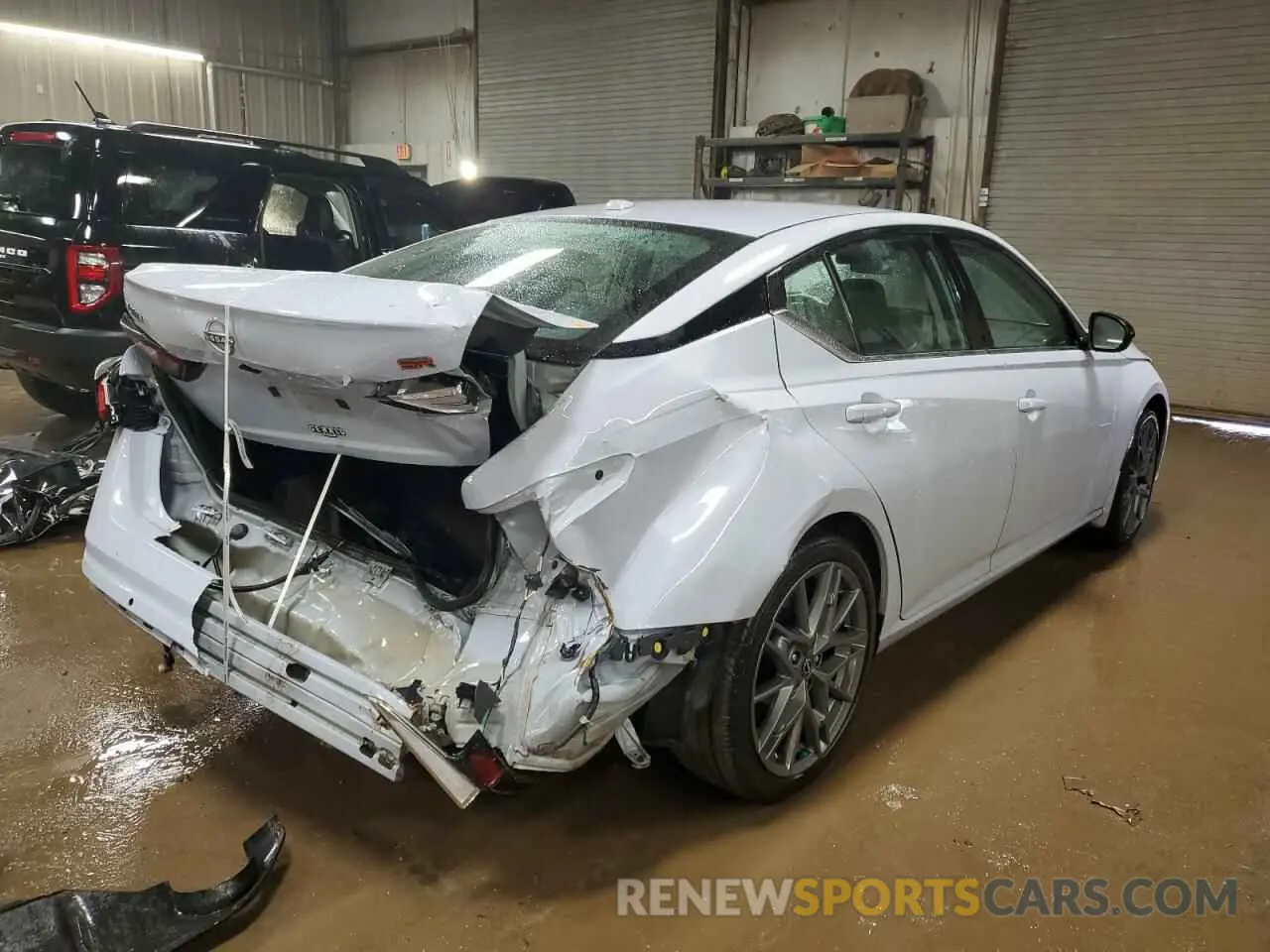 3 Photograph of a damaged car 1N4BL4CV8RN411702 NISSAN ALTIMA 2024