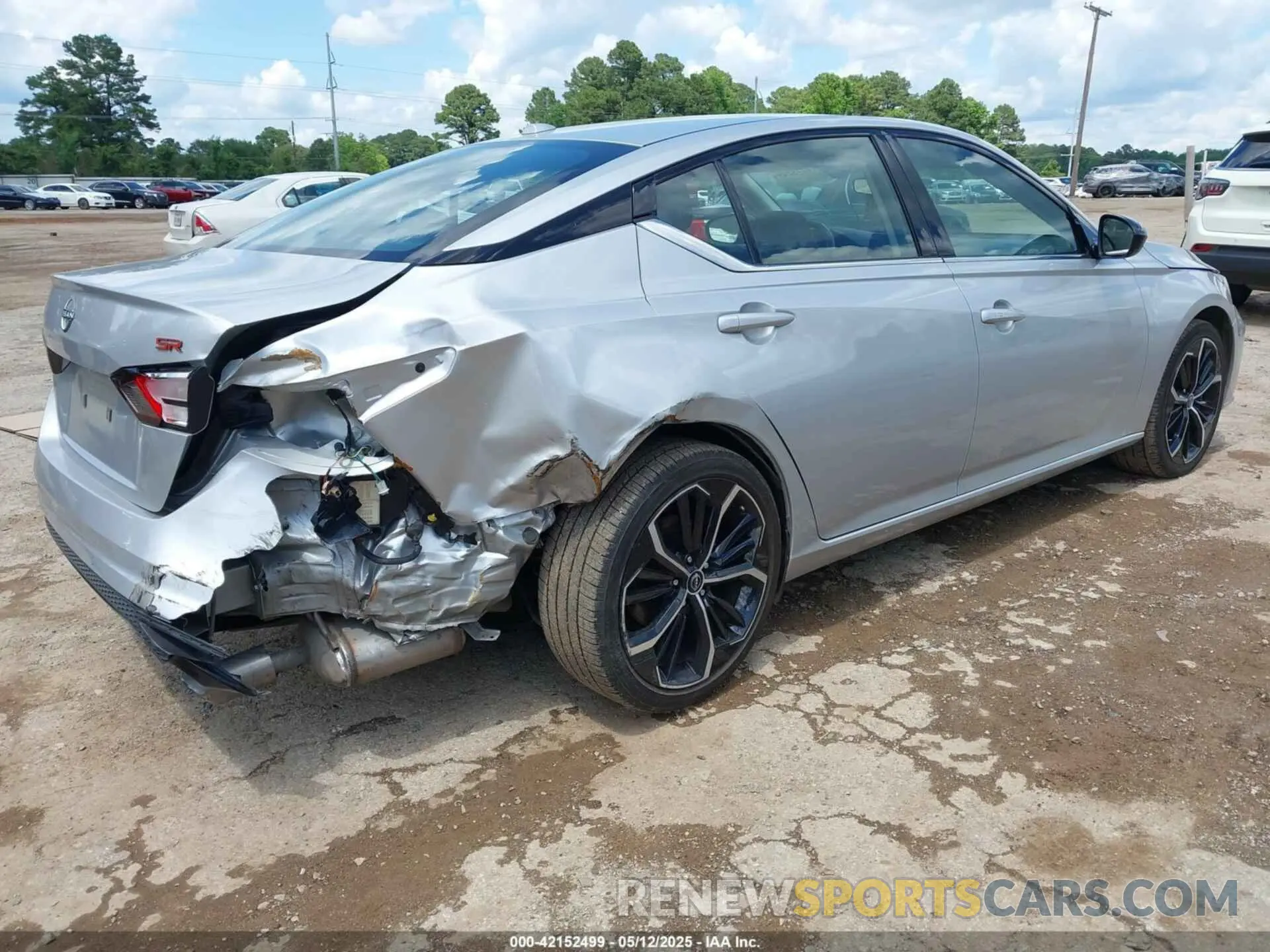 4 Photograph of a damaged car 1N4BL4CVXRN370456 NISSAN ALTIMA 2024