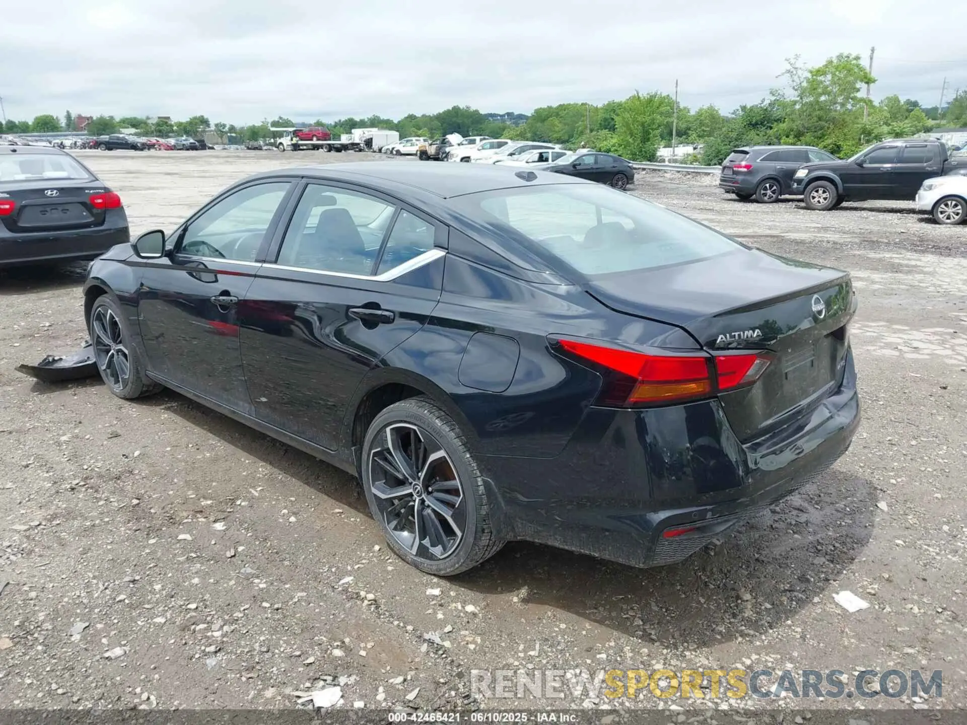 3 Photograph of a damaged car 1N4BL4CW1RN313233 NISSAN ALTIMA 2024