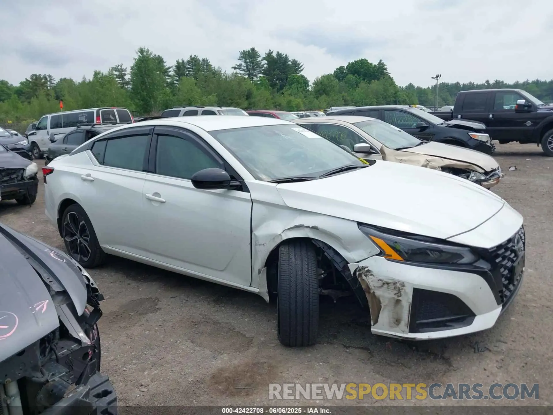 13 Photograph of a damaged car 1N4BL4CWXRN312761 NISSAN ALTIMA 2024