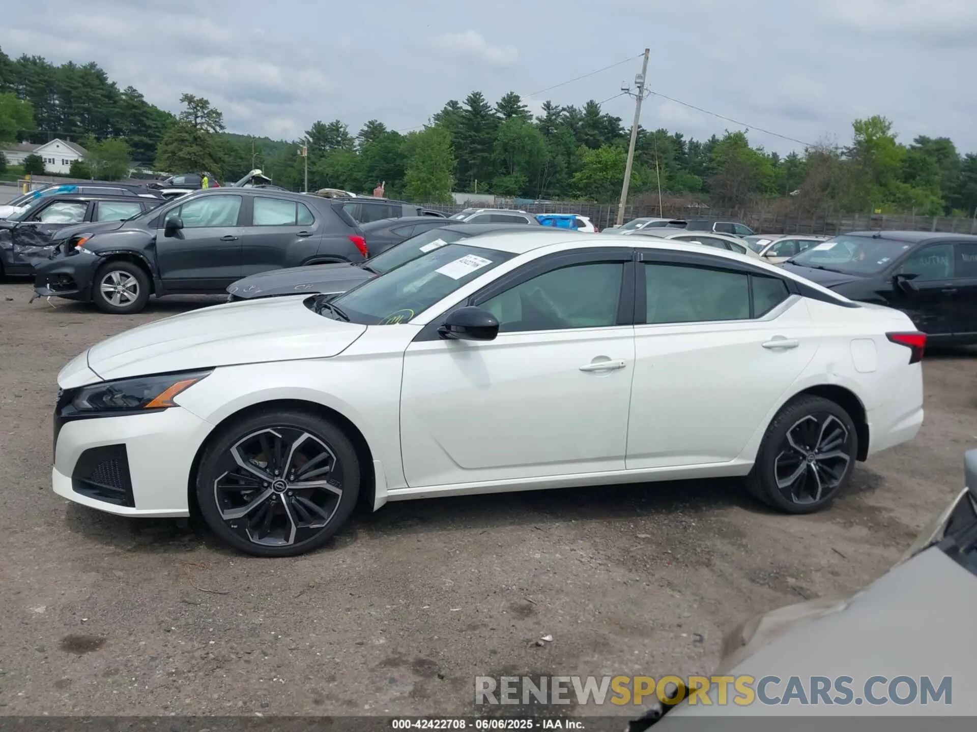 14 Photograph of a damaged car 1N4BL4CWXRN312761 NISSAN ALTIMA 2024