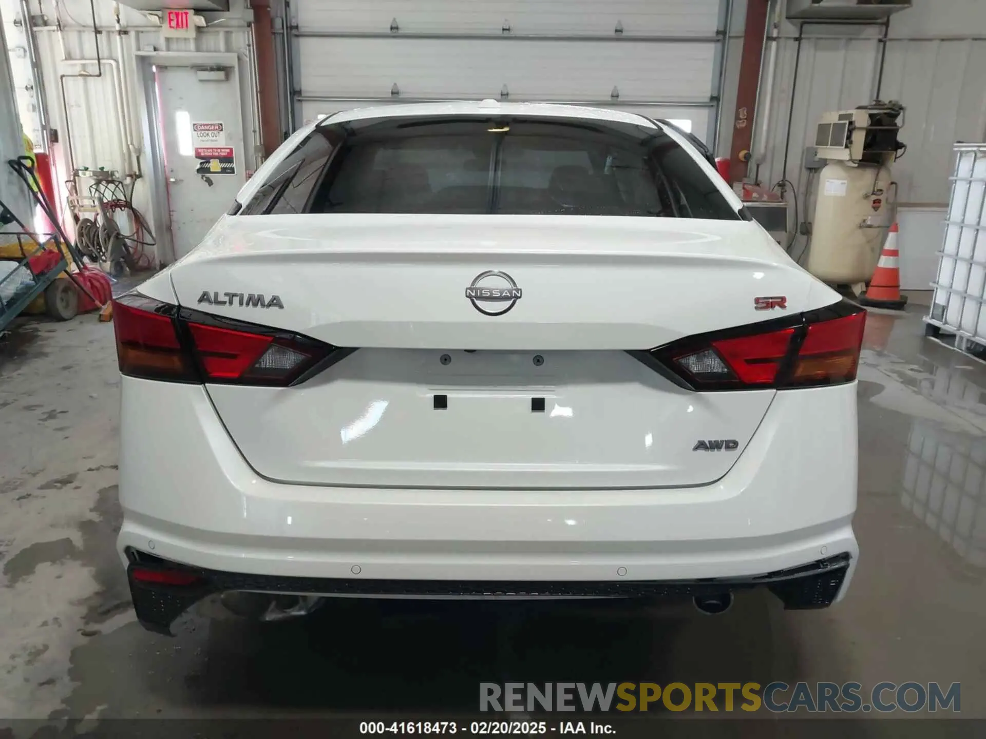16 Photograph of a damaged car 1N4BL4CWXRN391462 NISSAN ALTIMA 2024