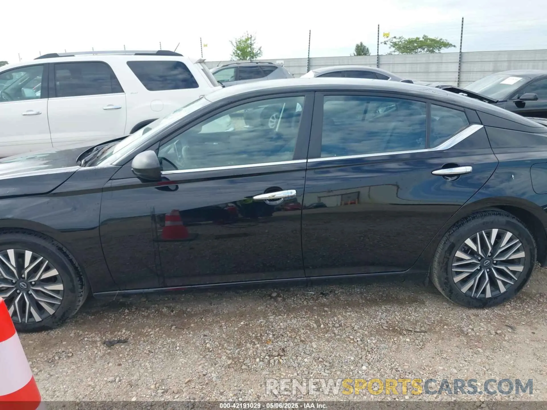 14 Photograph of a damaged car 1N4BL4DV0RN335813 NISSAN ALTIMA 2024