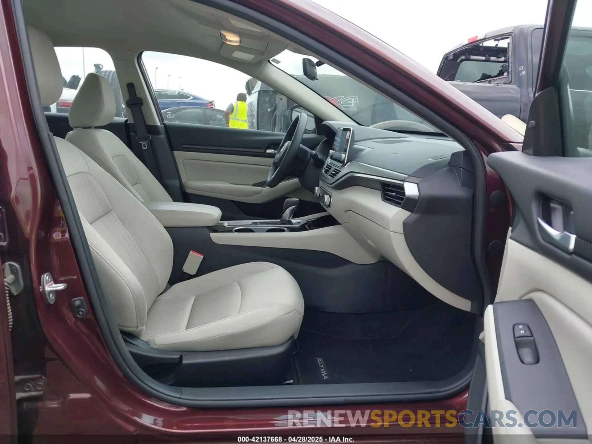 5 Photograph of a damaged car 1N4BL4DV1RN323542 NISSAN ALTIMA 2024