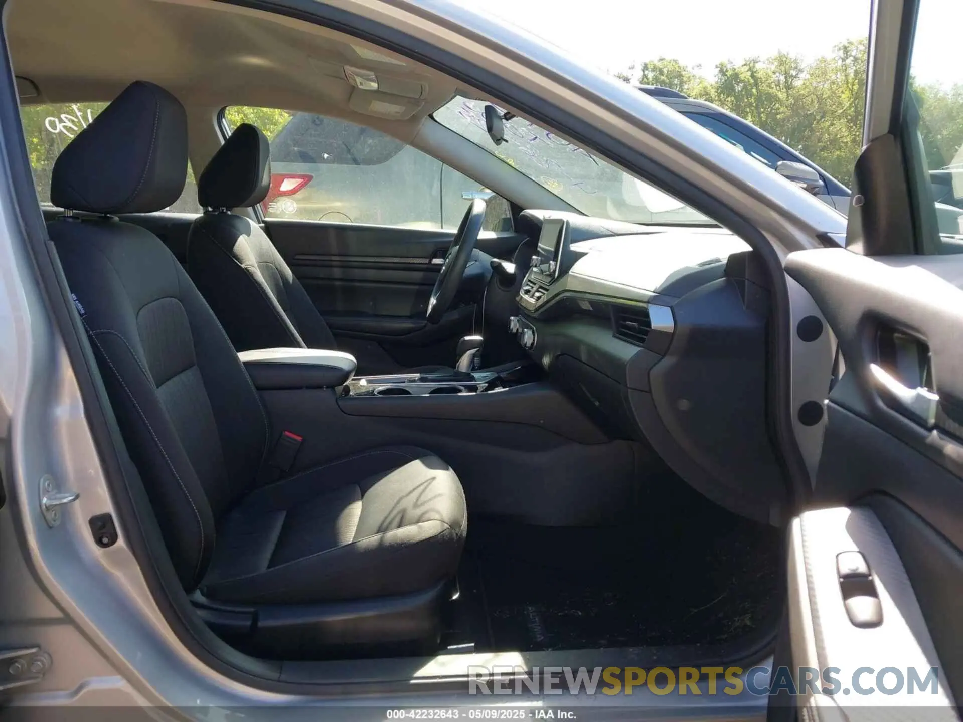 5 Photograph of a damaged car 1N4BL4DV1RN377245 NISSAN ALTIMA 2024