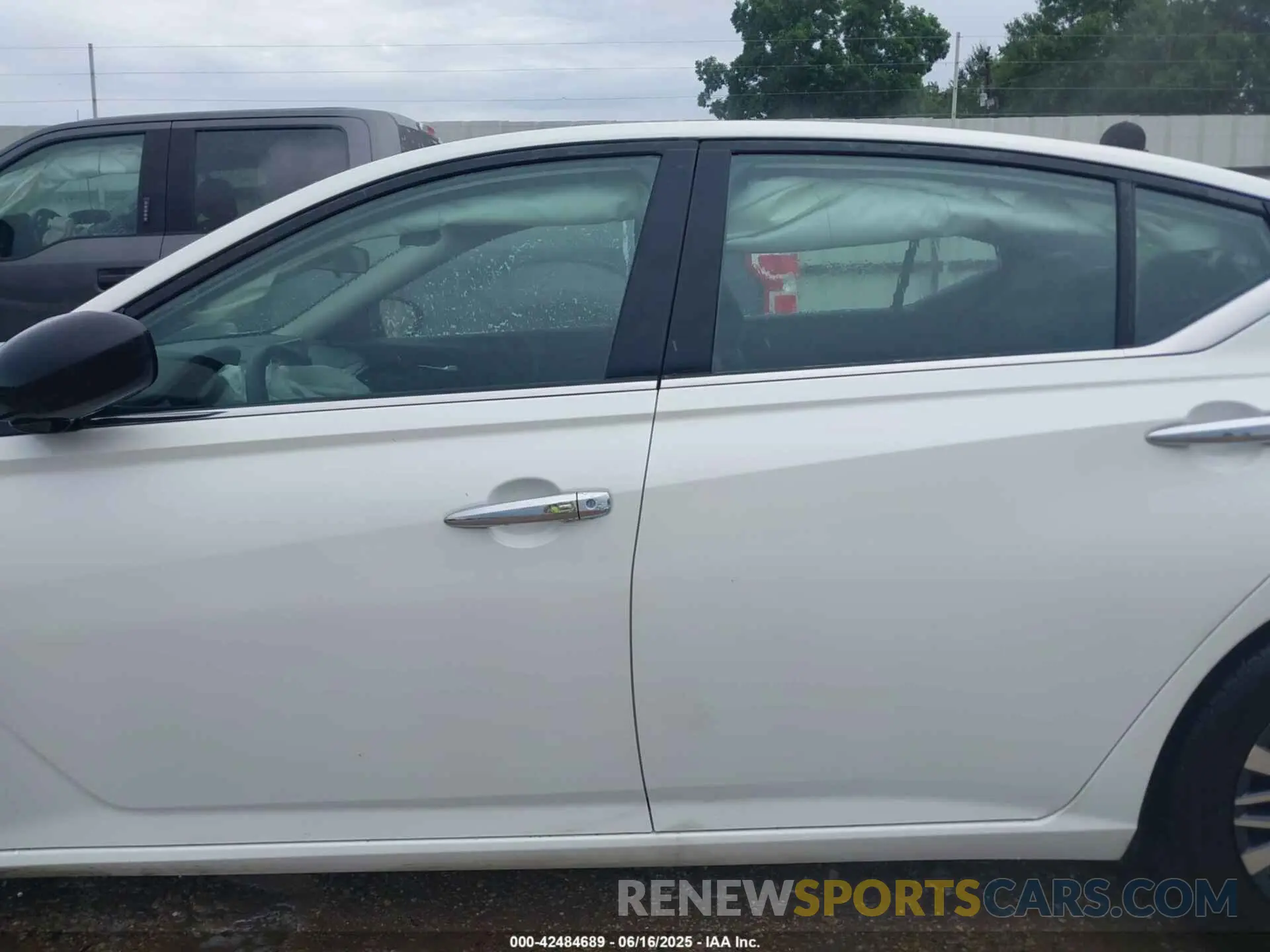 15 Photograph of a damaged car 1N4BL4DV2RN329074 NISSAN ALTIMA 2024