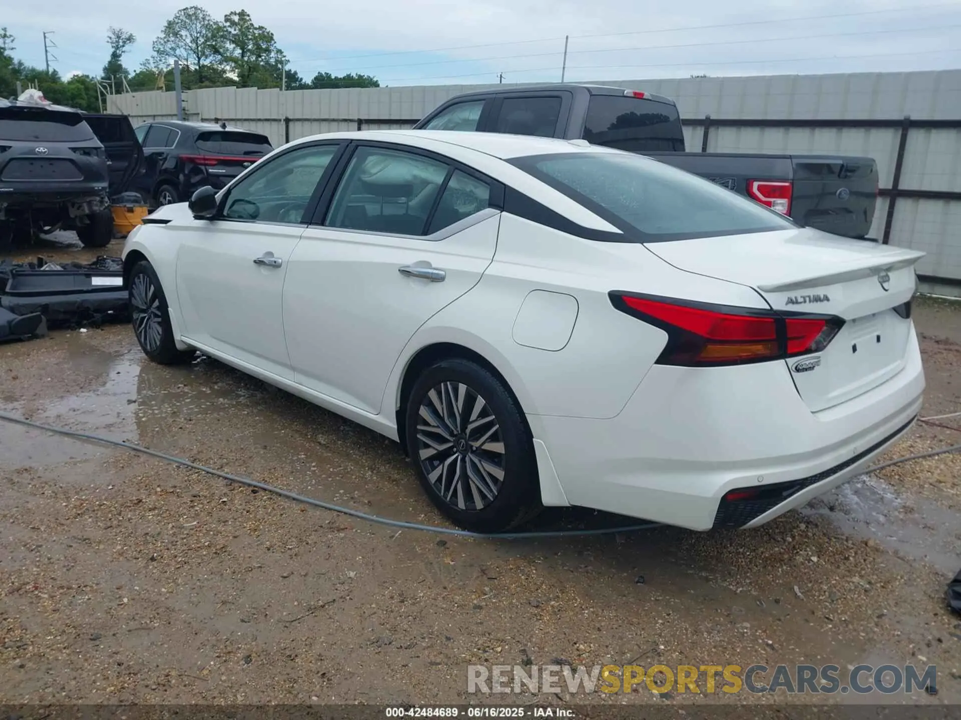 3 Photograph of a damaged car 1N4BL4DV2RN329074 NISSAN ALTIMA 2024