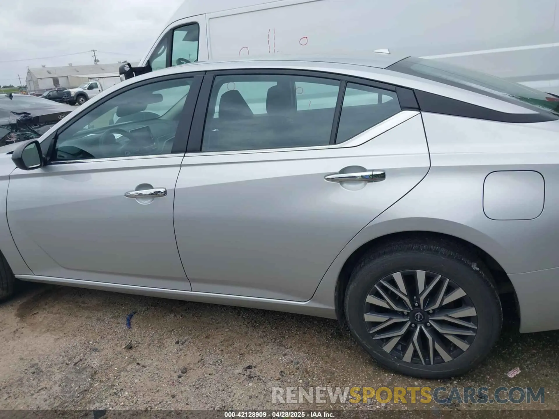 14 Photograph of a damaged car 1N4BL4DV2RN347865 NISSAN ALTIMA 2024