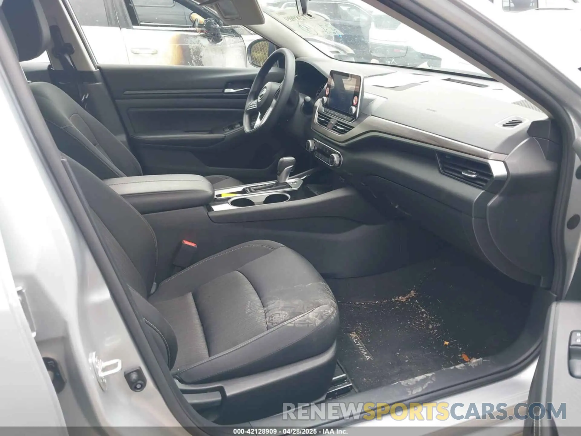 5 Photograph of a damaged car 1N4BL4DV2RN347865 NISSAN ALTIMA 2024
