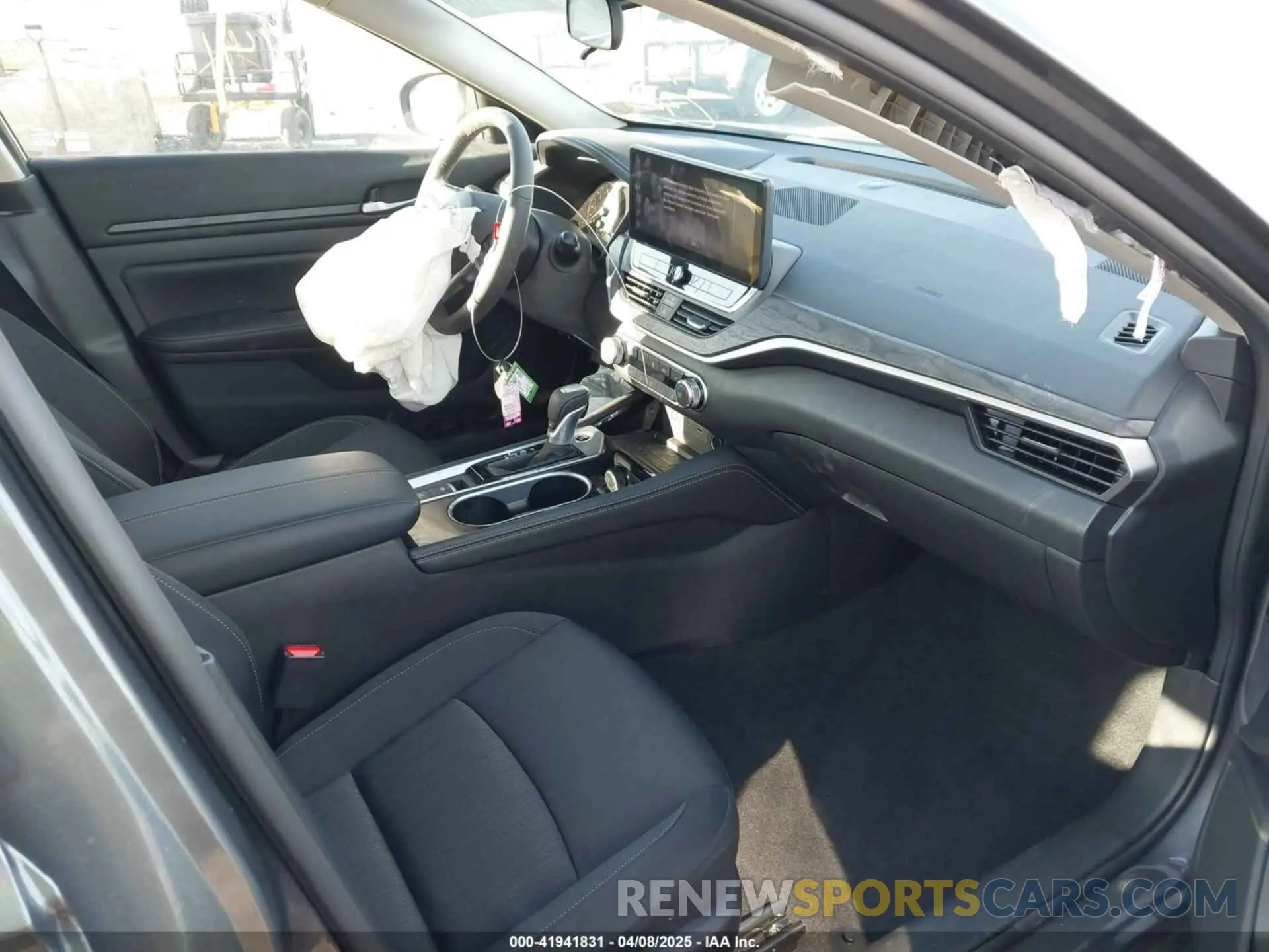 5 Photograph of a damaged car 1N4BL4DV2RN425268 NISSAN ALTIMA 2024