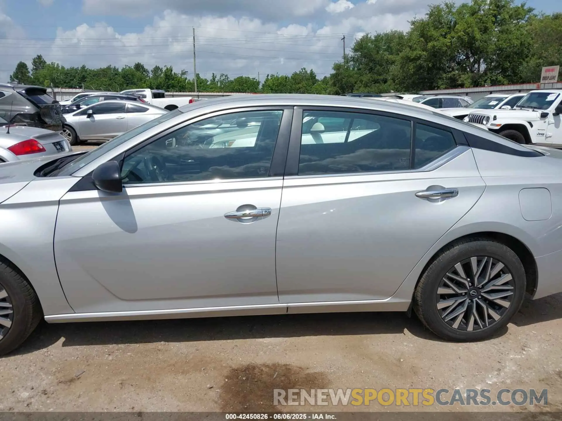 13 Photograph of a damaged car 1N4BL4DV3RN340844 NISSAN ALTIMA 2024