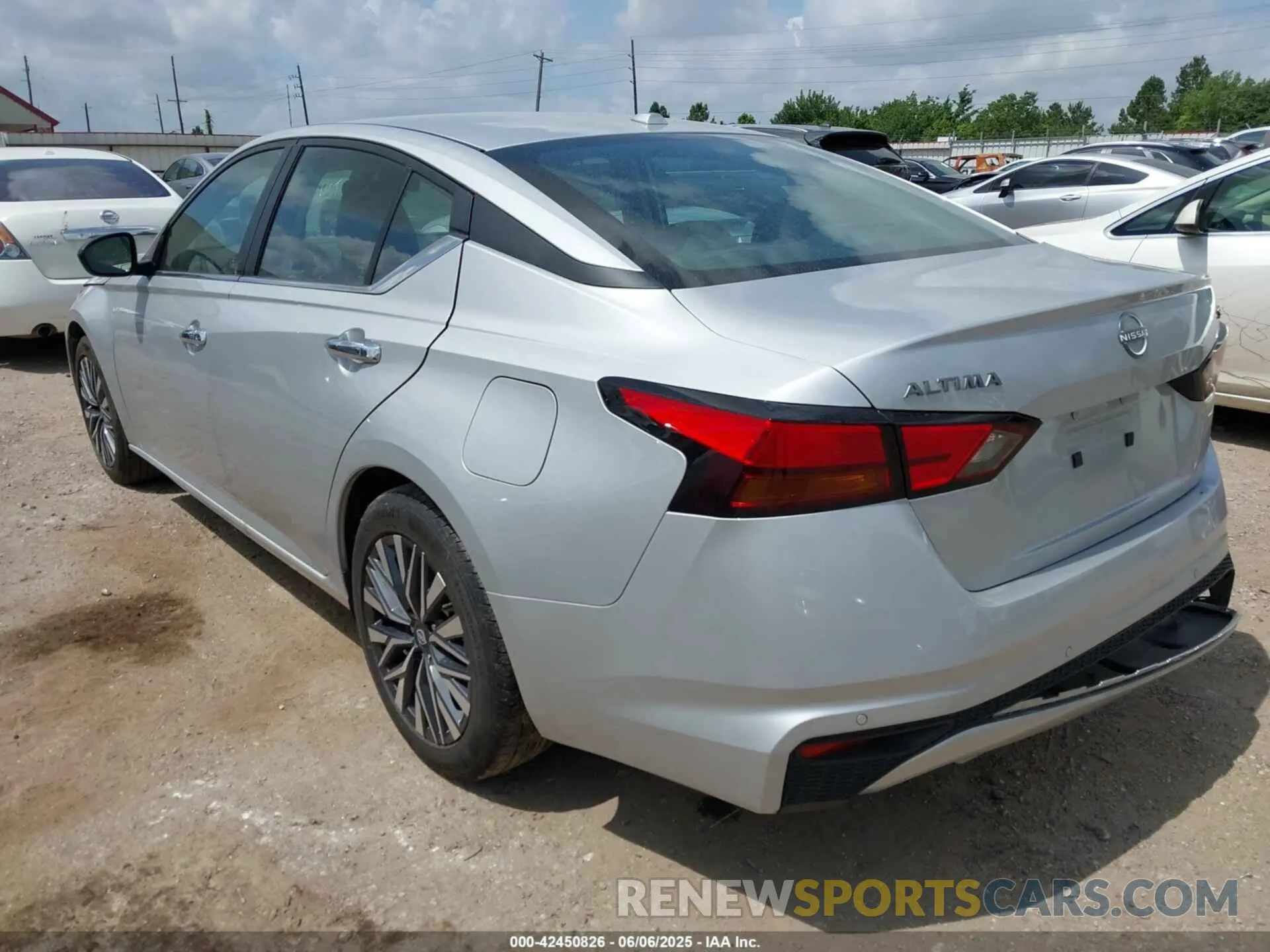 3 Photograph of a damaged car 1N4BL4DV3RN340844 NISSAN ALTIMA 2024